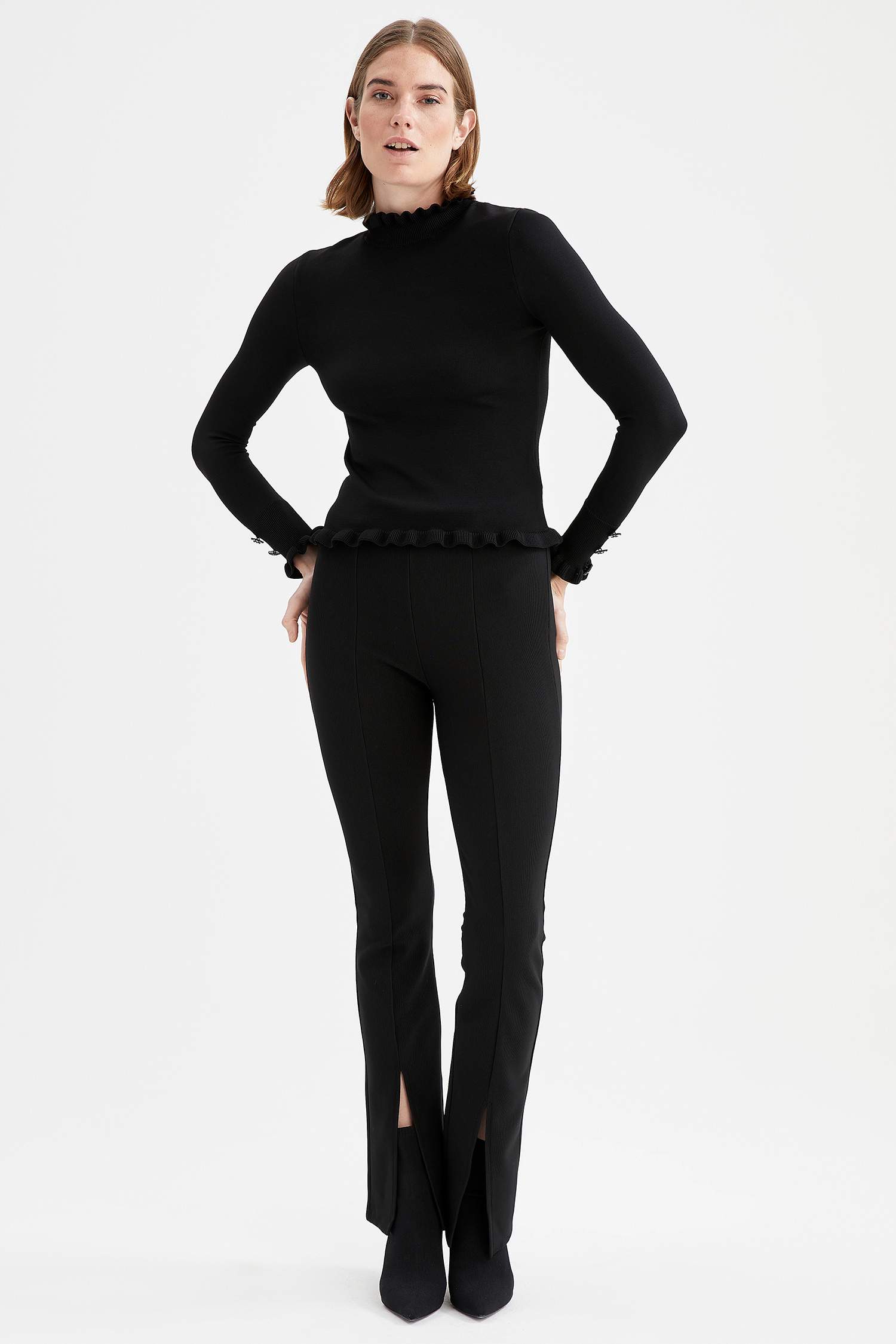 Fırfırlı Dik Yaka Kol Ucu Mücevher Düğme Detaylı Slim Fit Triko Kazak