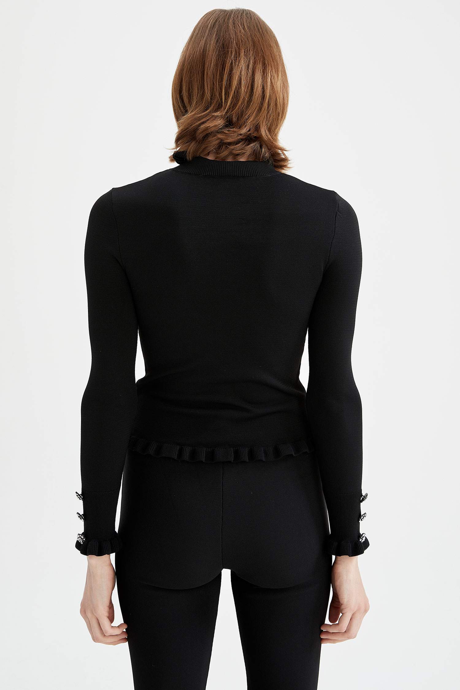 Fırfırlı Dik Yaka Kol Ucu Mücevher Düğme Detaylı Slim Fit Triko Kazak