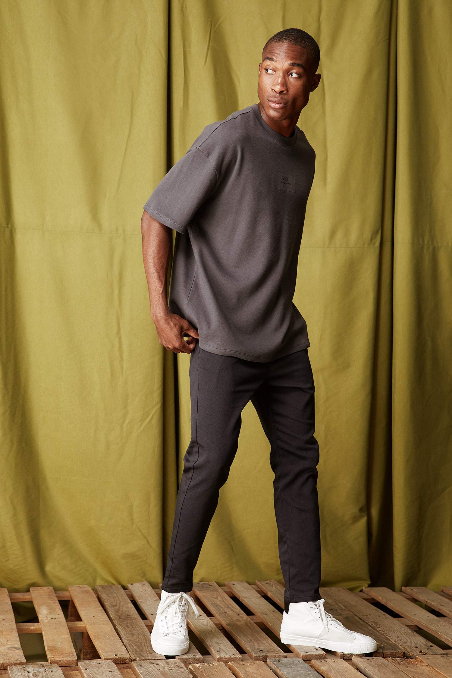 Oversize Fit Bisiklet Yaka Cepsiz Kısa Kollu Tişört