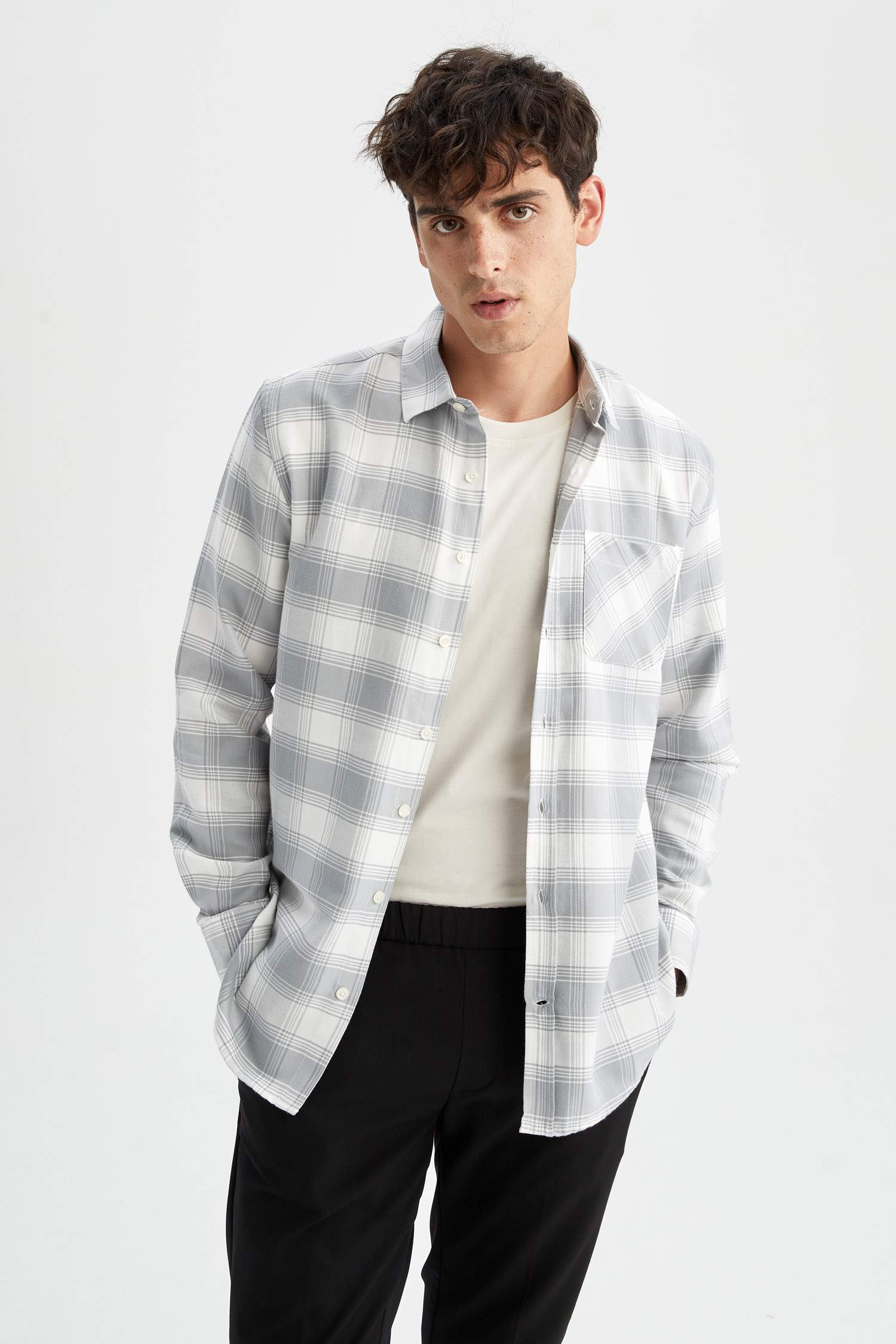 Defacto Modern Fit Kareli Uzun Kollu Gömlek. 1 Defacto Modern Fit Kareli Uzun Kollu Gömlek. 1