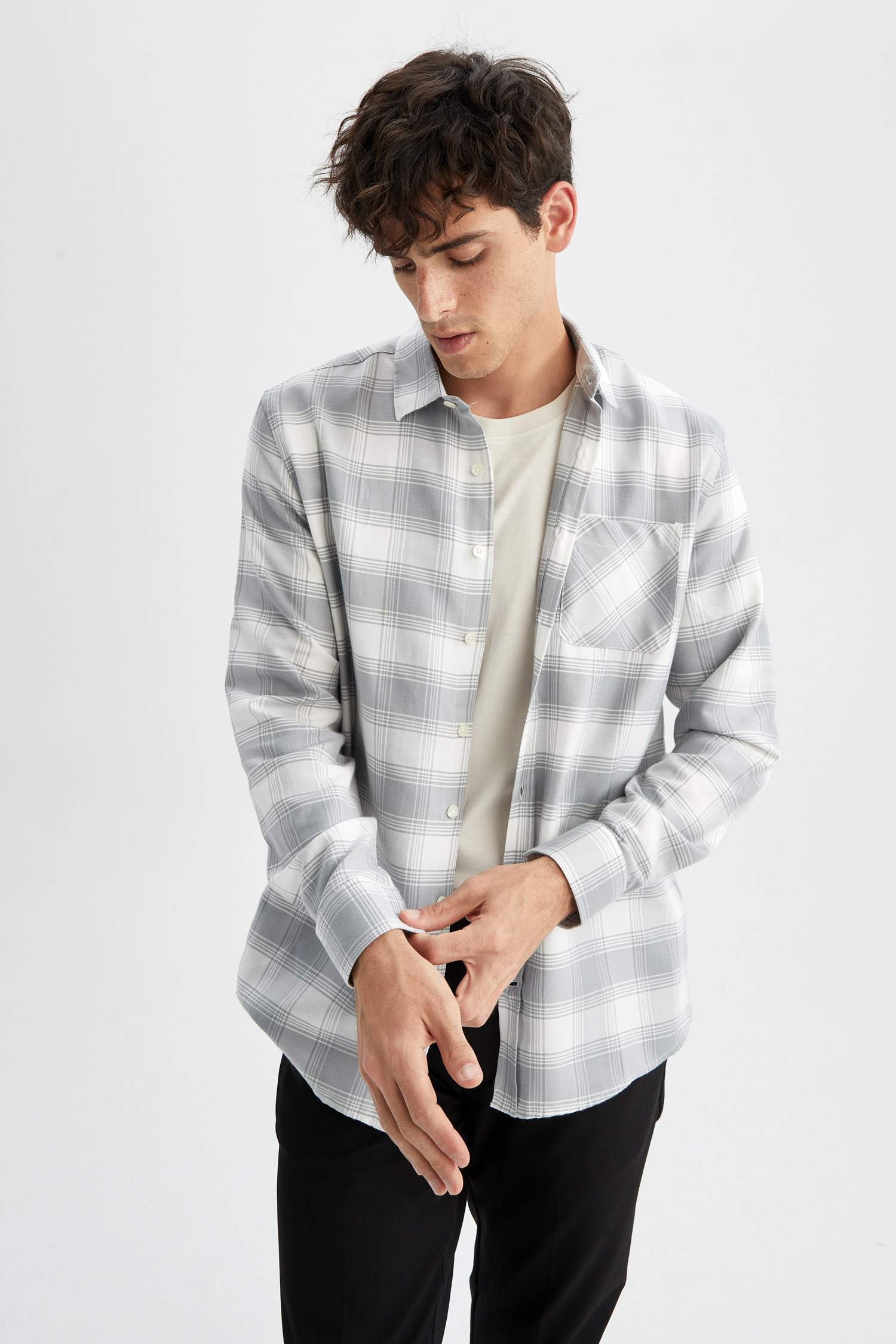 Defacto Modern Fit Kareli Uzun Kollu Gömlek. 3 Defacto Modern Fit Kareli Uzun Kollu Gömlek. 3