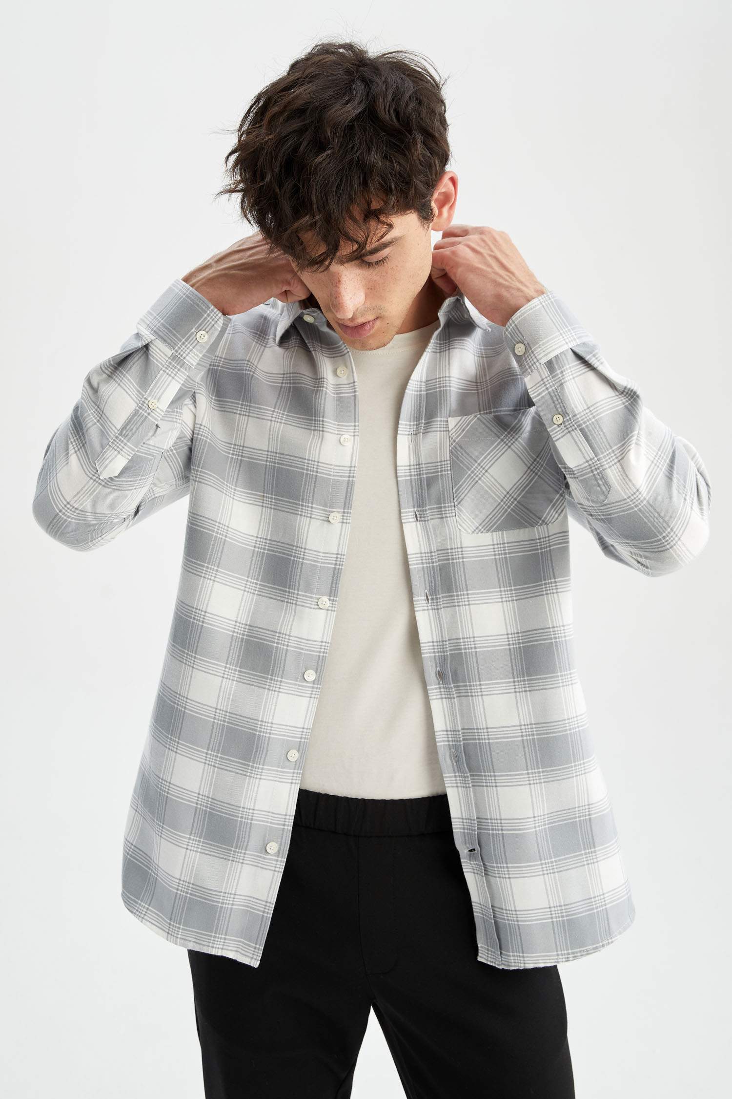 Defacto Modern Fit Kareli Uzun Kollu Gömlek. 4 Defacto Modern Fit Kareli Uzun Kollu Gömlek. 4