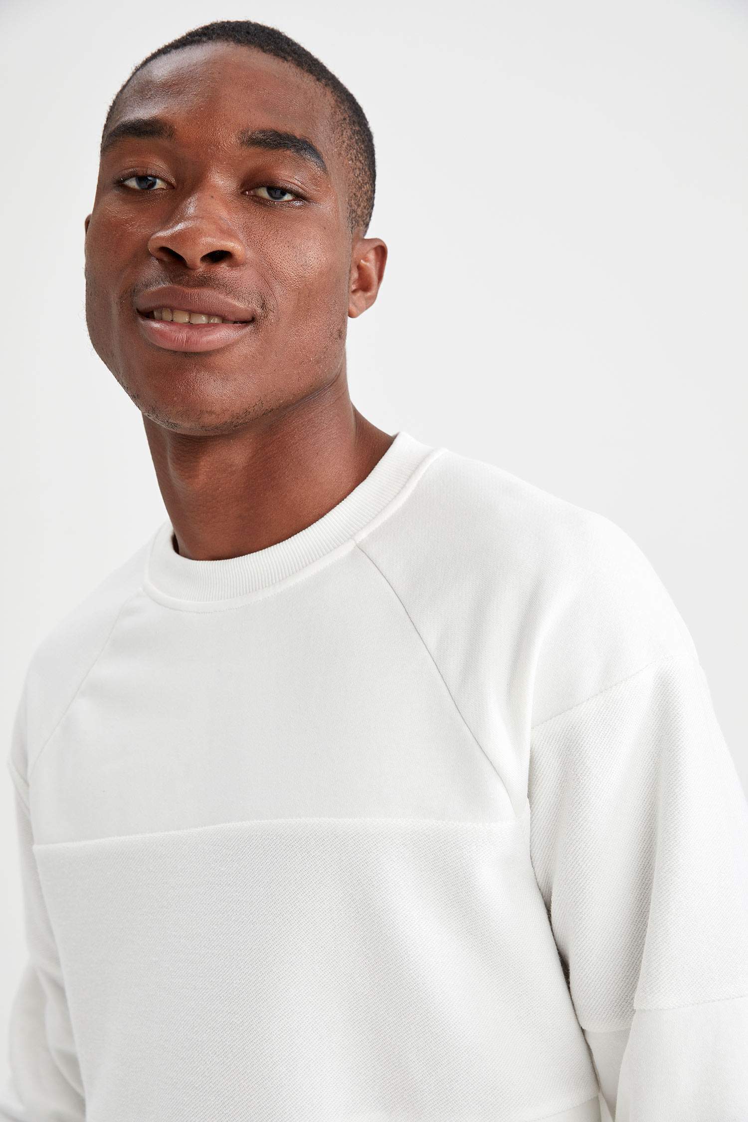 Regular Fit Bisiklet Yaka Basic Pamuklu Sweatshirt