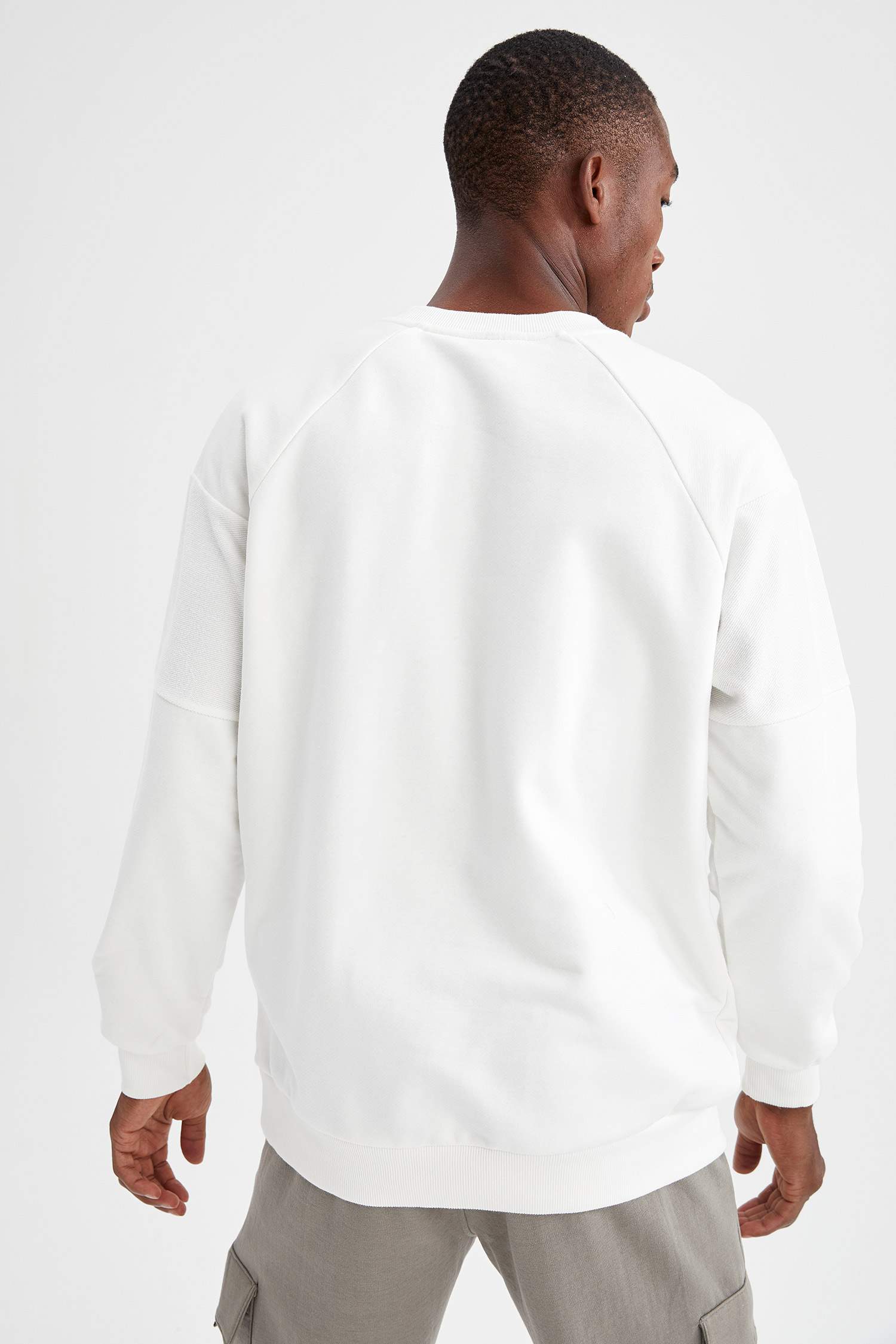Regular Fit Bisiklet Yaka Basic Pamuklu Sweatshirt