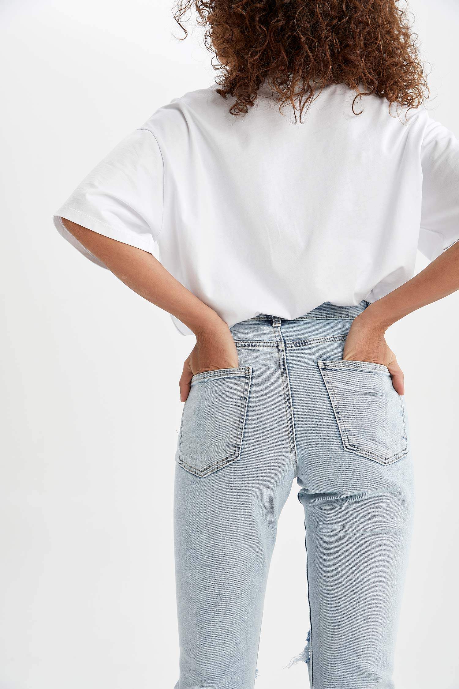 Mary Straight Fit Geri Dönüşümlü Yırtık Detaylı Jean Pantolon
