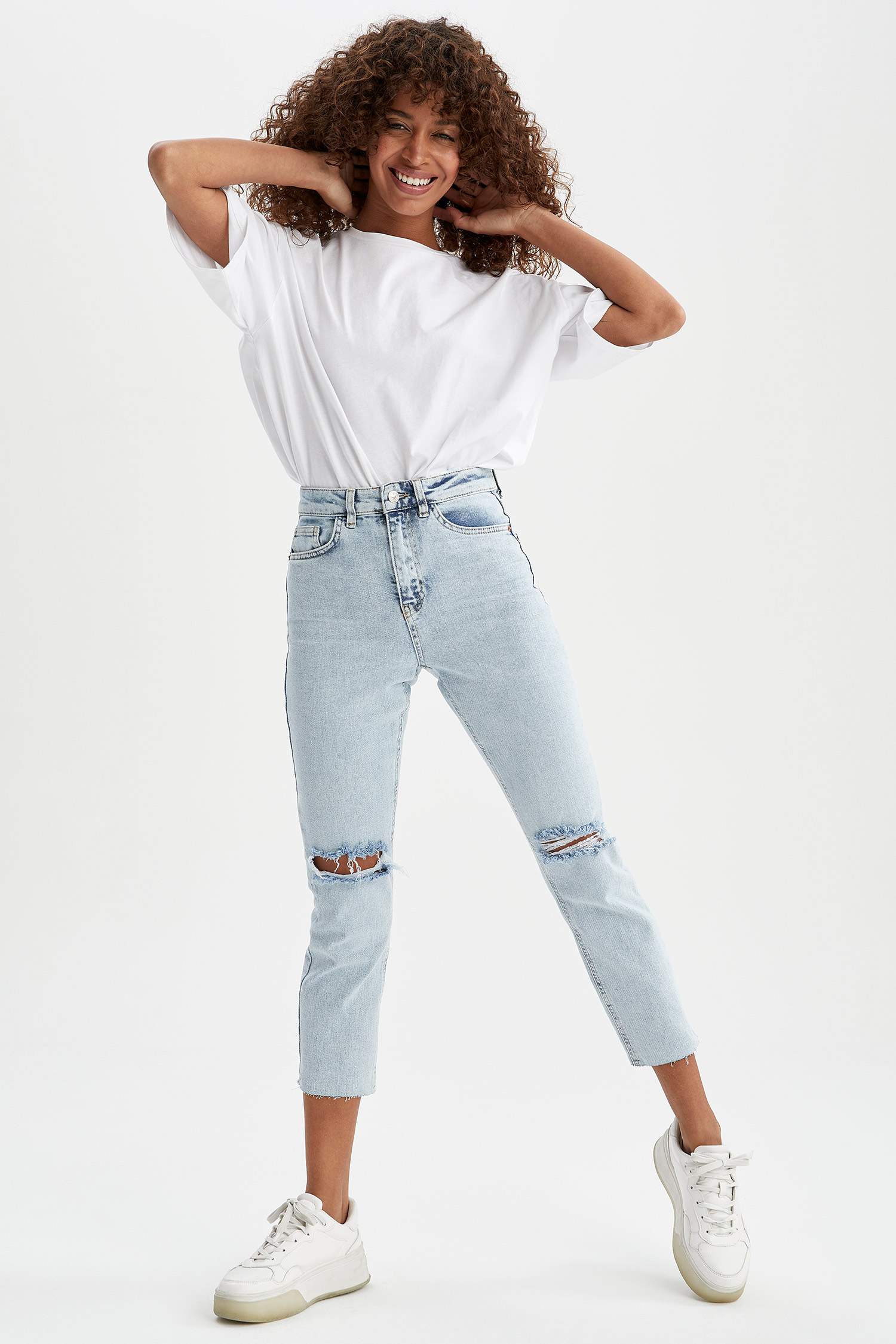 Mary Straight Fit Geri Dönüşümlü Yırtık Detaylı Jean Pantolon