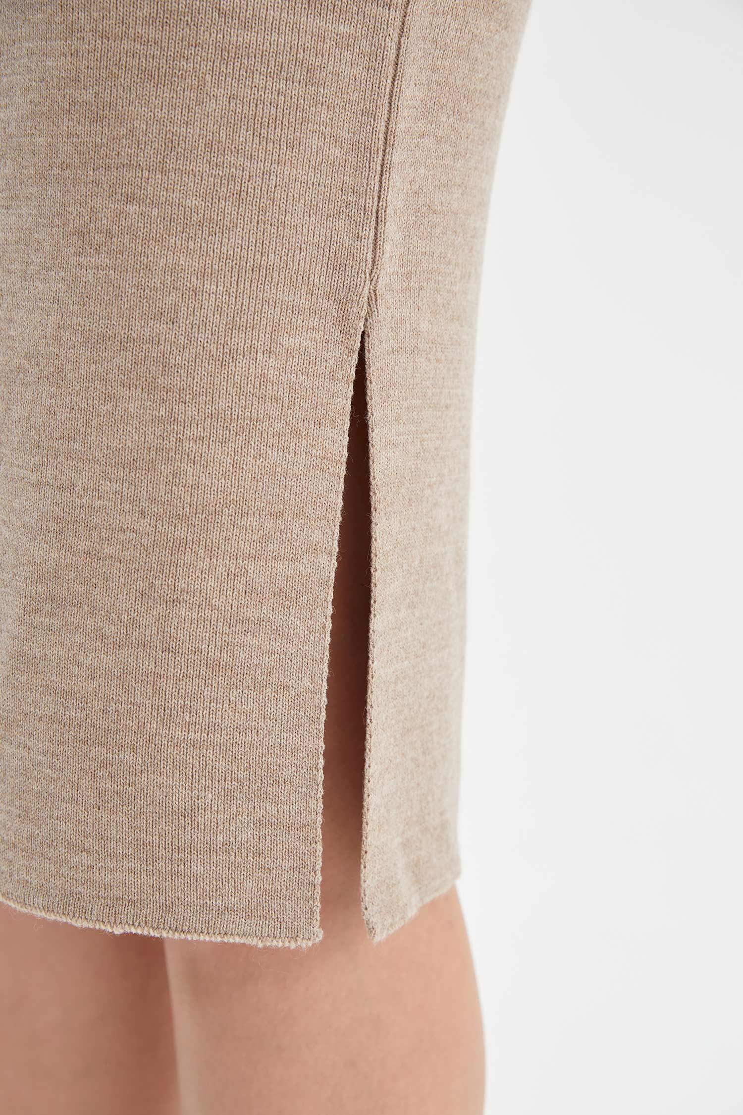 Yırtmaç Detaylı Slim Fit Triko Midi Etek