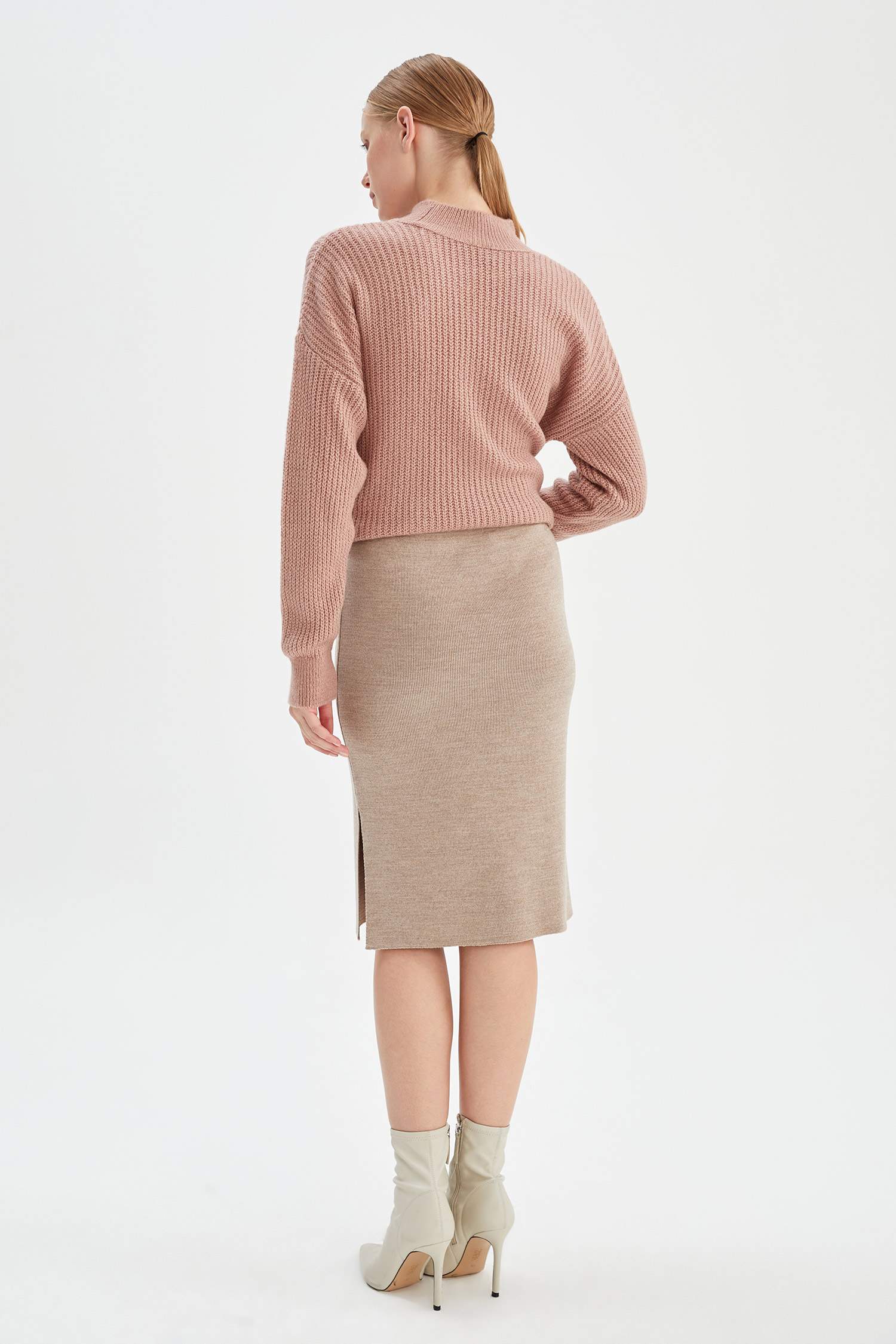 Yırtmaç Detaylı Slim Fit Triko Midi Etek