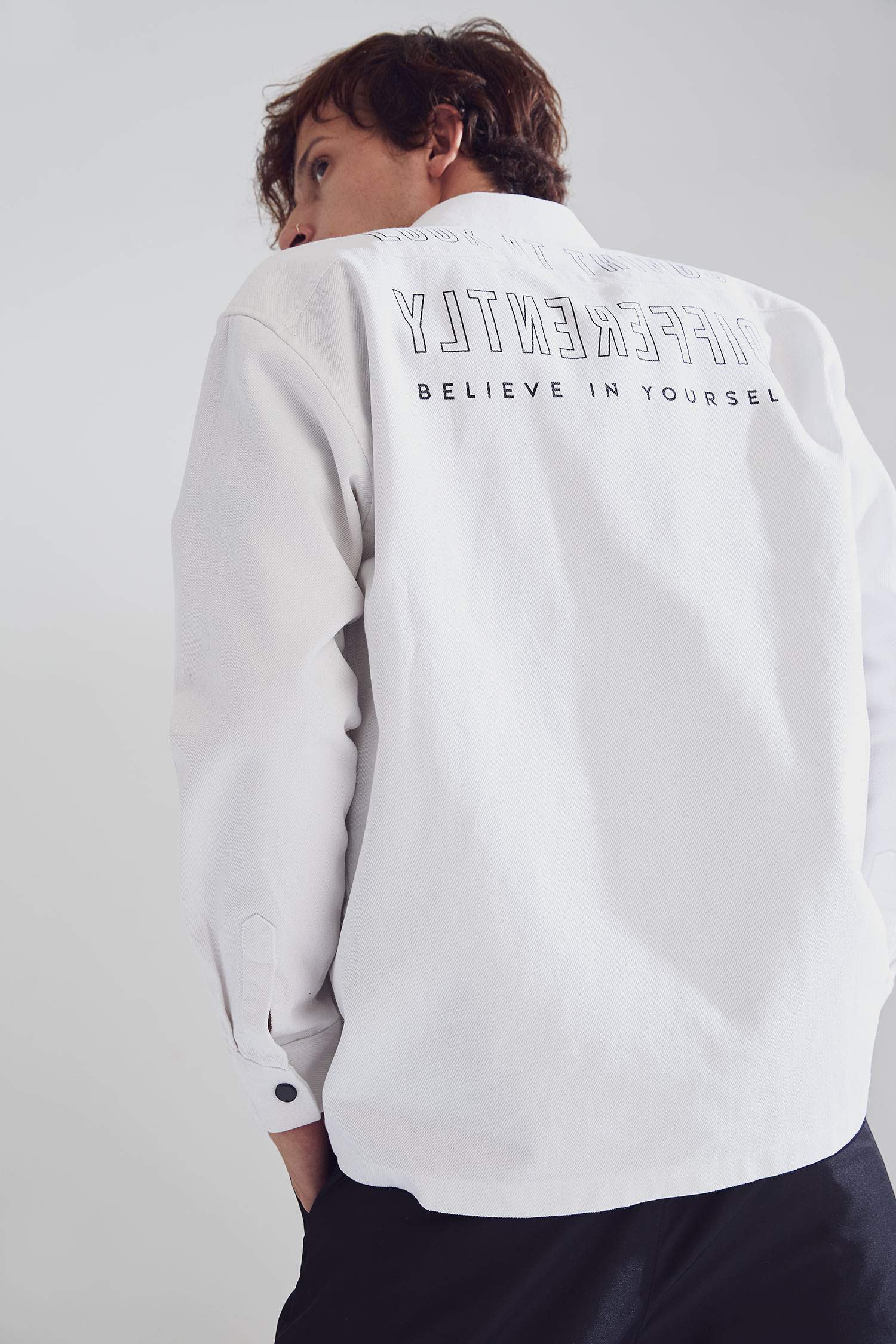 Oversize Fit Slogan Baskılı Uzun Kollu Jean Gömlek