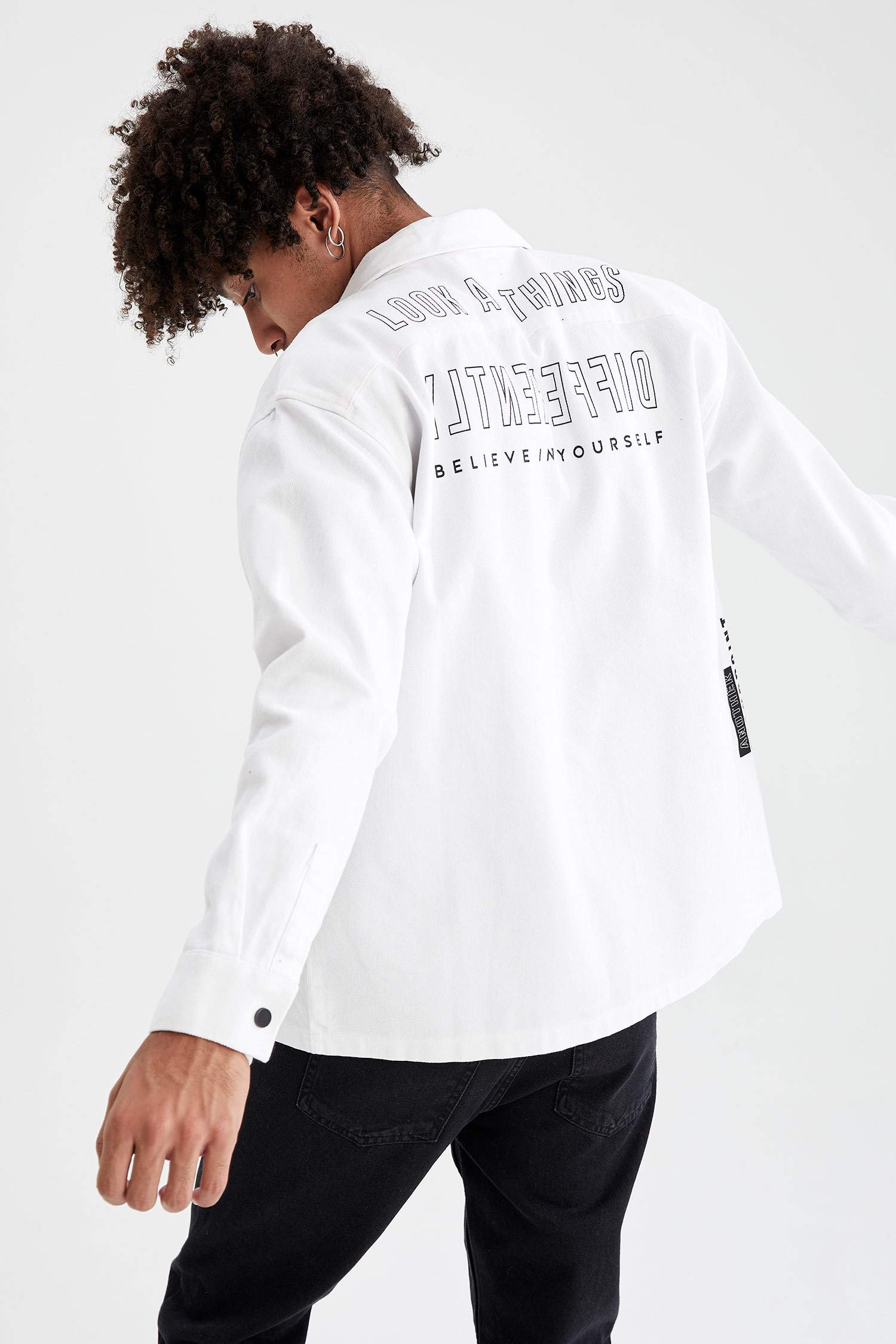 Oversize Fit Slogan Baskılı Uzun Kollu Jean Gömlek