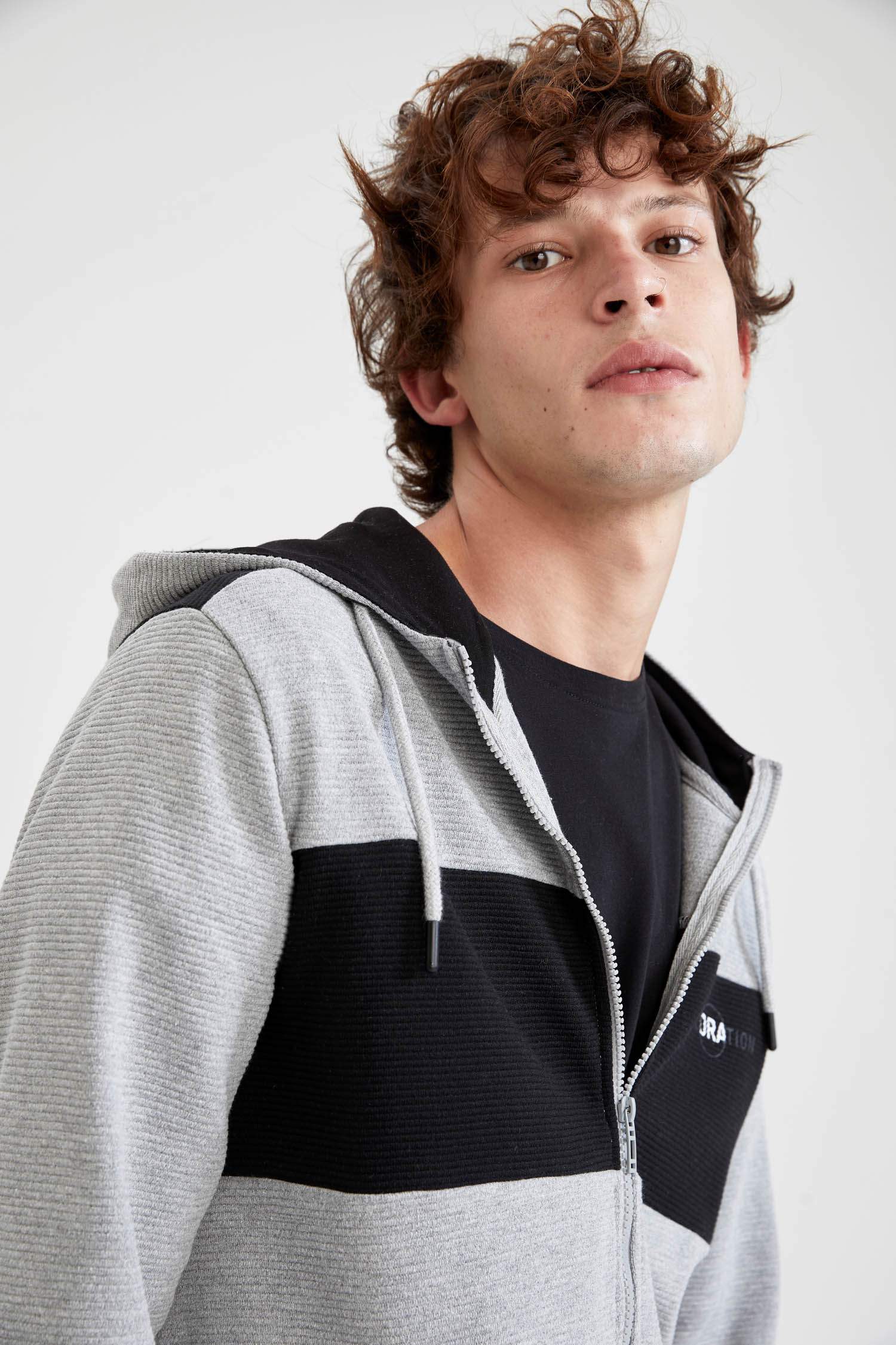 Kapüşonlu Renk Bloklu İçi Polarlı Fermuarlı Sweatshirt