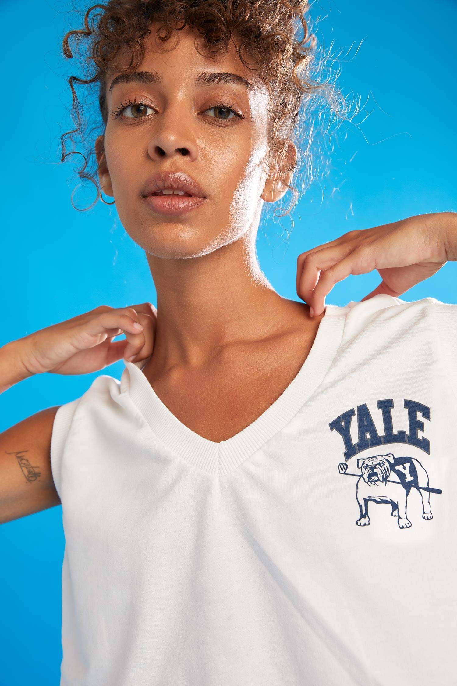 Coool Yale University Lisanslı V Yaka Crop Atlet