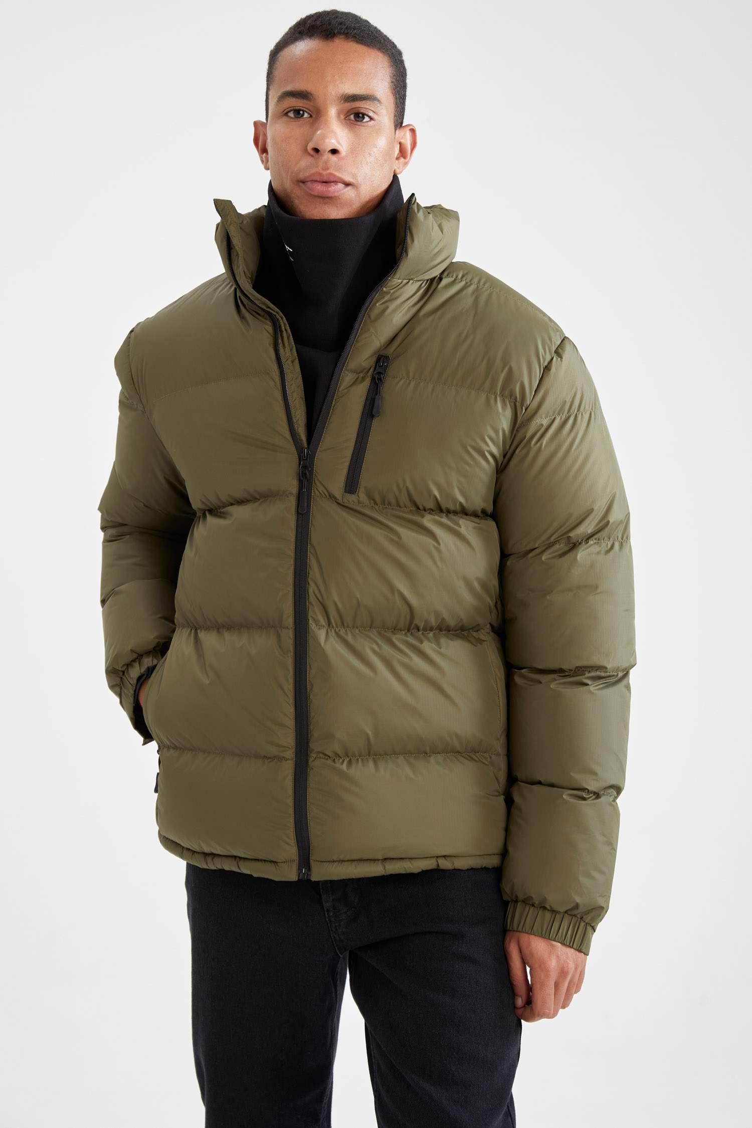 Regular Fit Dik Yaka Isı Yalıtımlı Warmtech Şişme Mont