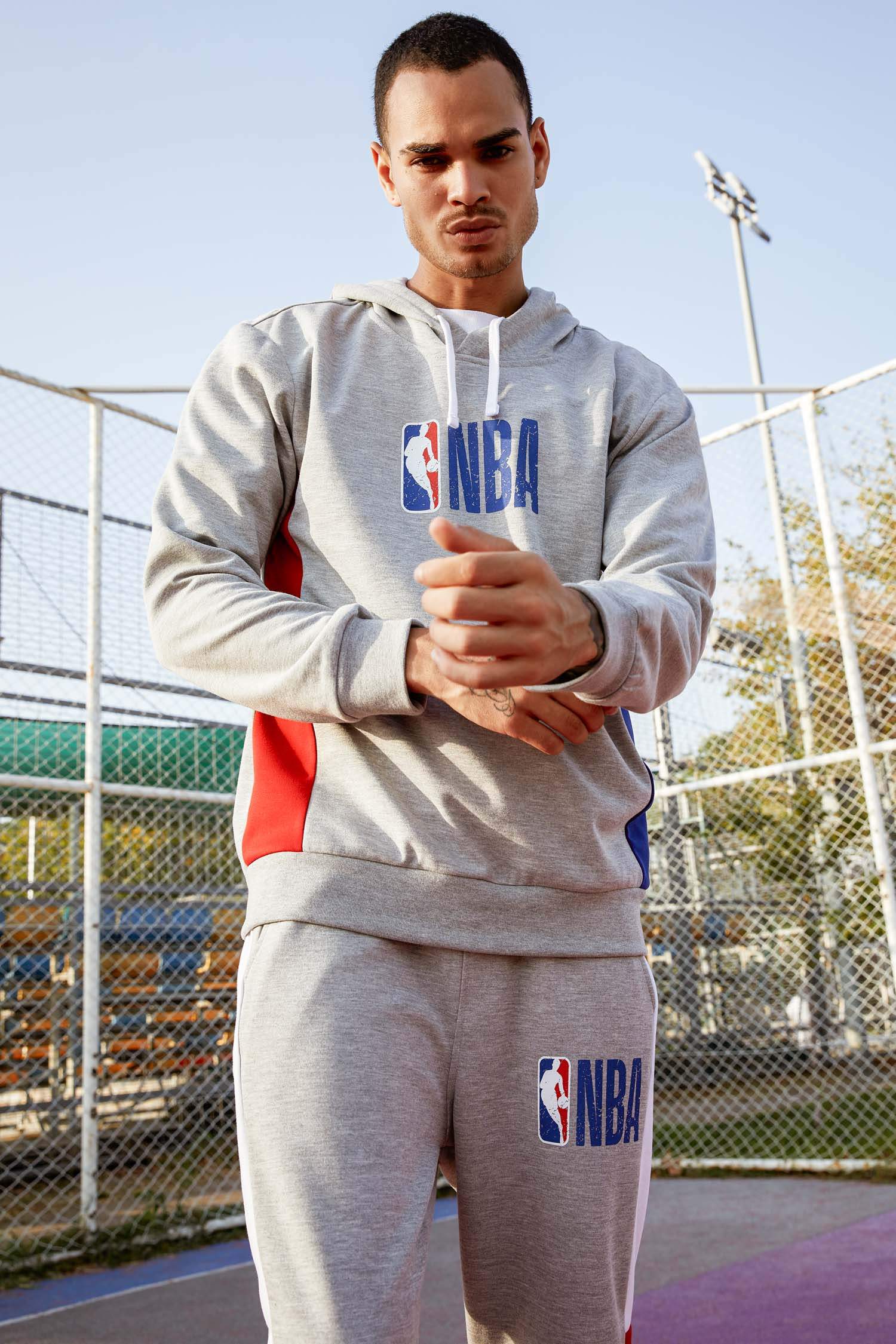 NBA Lisanslı Baskılı Regular Fit Kapüşonlu Sweatshirt
