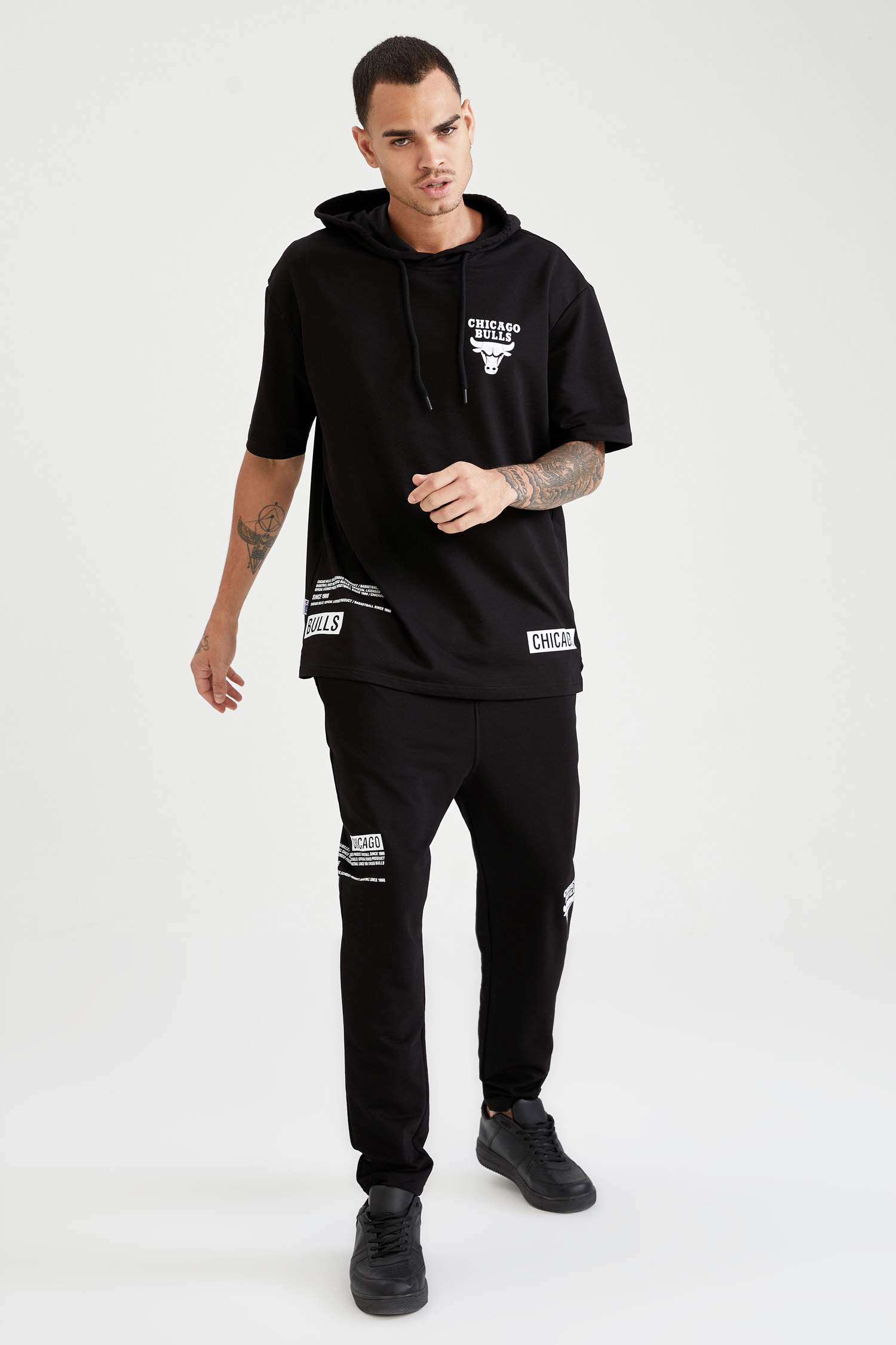 NBA Chicago Bulls Lisanslı Oversize Fit Kapüşonlu Kısa Kollu Pamuklu Sweatshirt