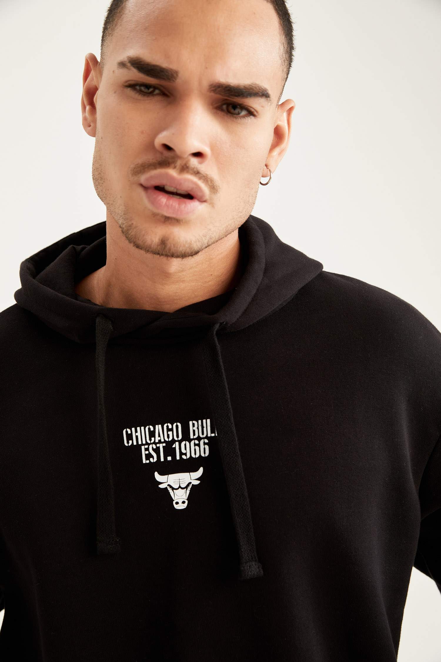 Chicago Bulls Lisanslı Oversize Fit Kapüşonlu Sırt Baskılı Uzun Kollu Pamuklu Sweatshirt