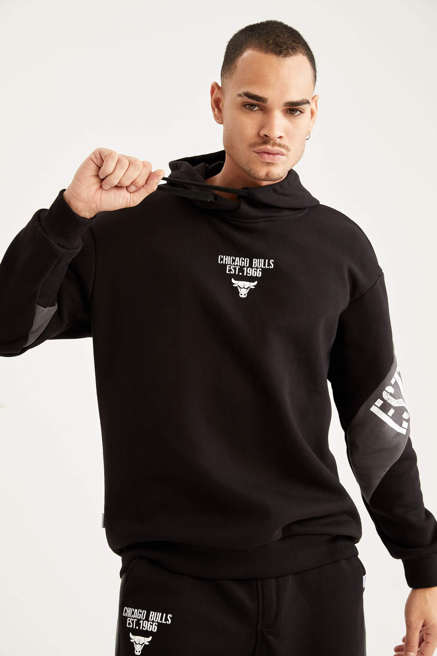 Chicago Bulls Lisanslı Oversize Fit Kapüşonlu Sırt Baskılı Uzun Kollu Pamuklu Sweatshirt