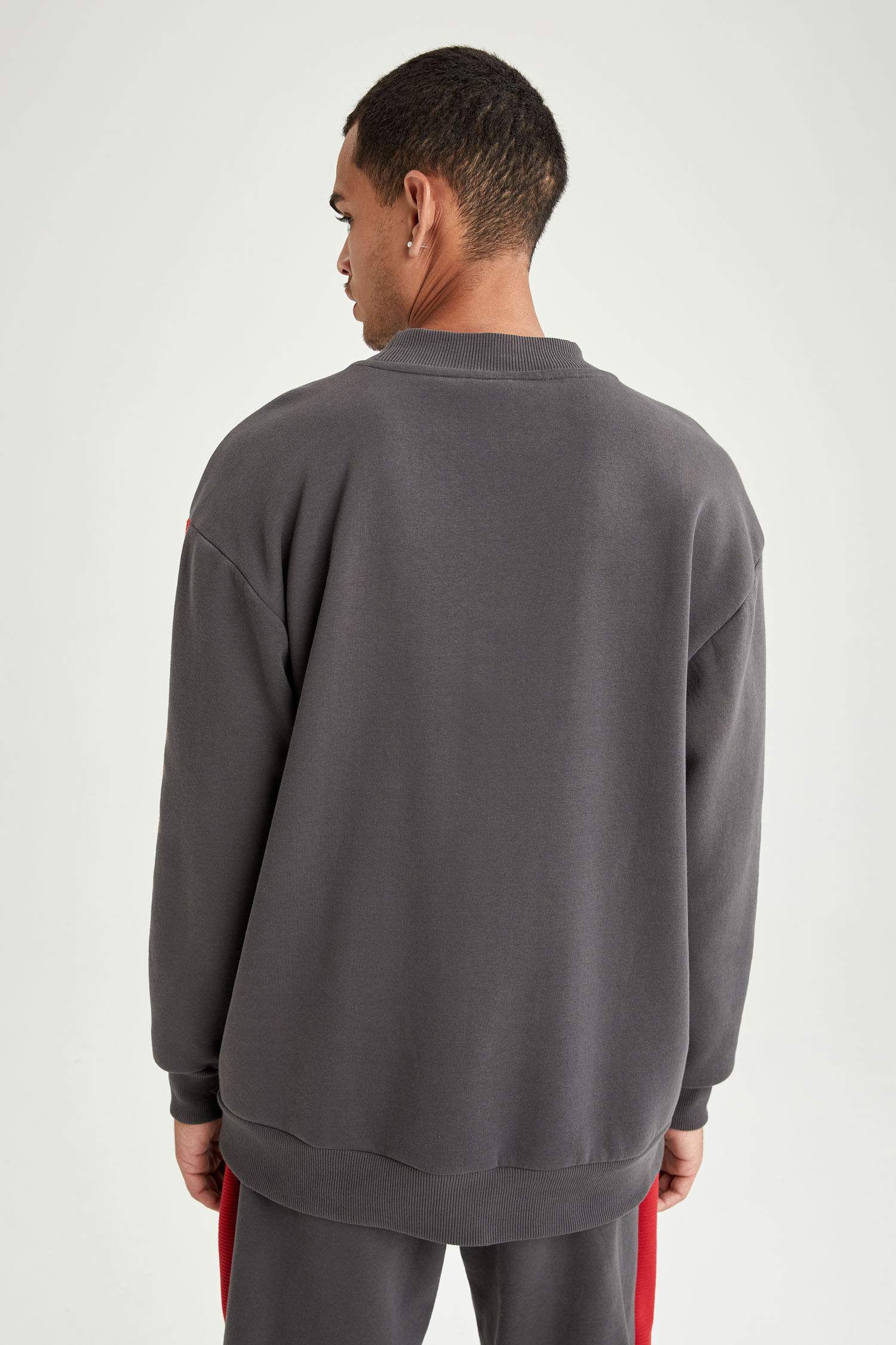 NBA Chicago Bulls Lisanslı Oversize Fit Bisiklet Yaka Sweatshirt