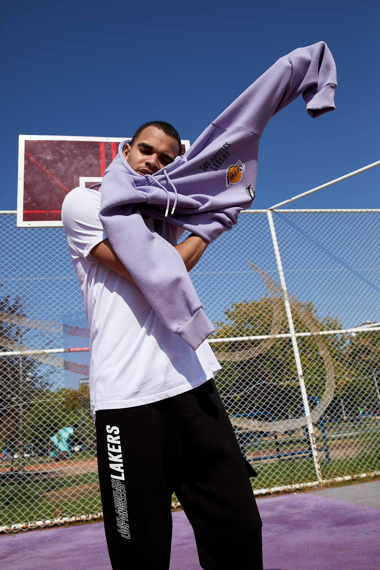 NBA Los Angeles Lakers Lisanslı Kapüşonlu Sırt Baskılı Pamuklu Sweatshirt