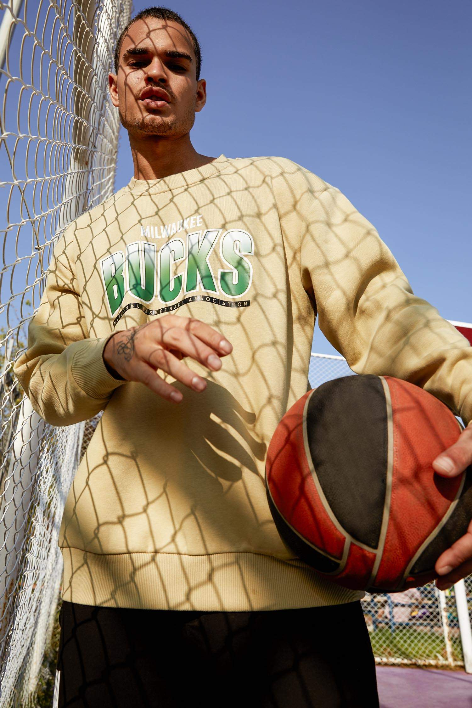 NBA Lisanslı Milwaukee Bucks Baskılı Oversize Fit Bisiklet Yaka Pamuklu Sweatshirt