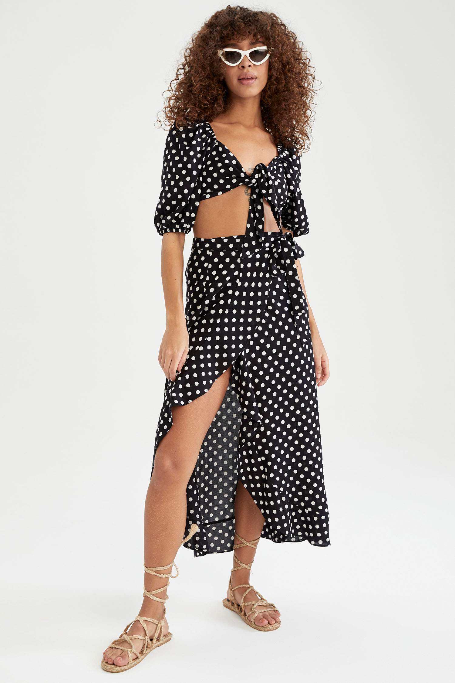 Puantiye Desenli Balon Kollu Önden Bağlamalı Crop Top