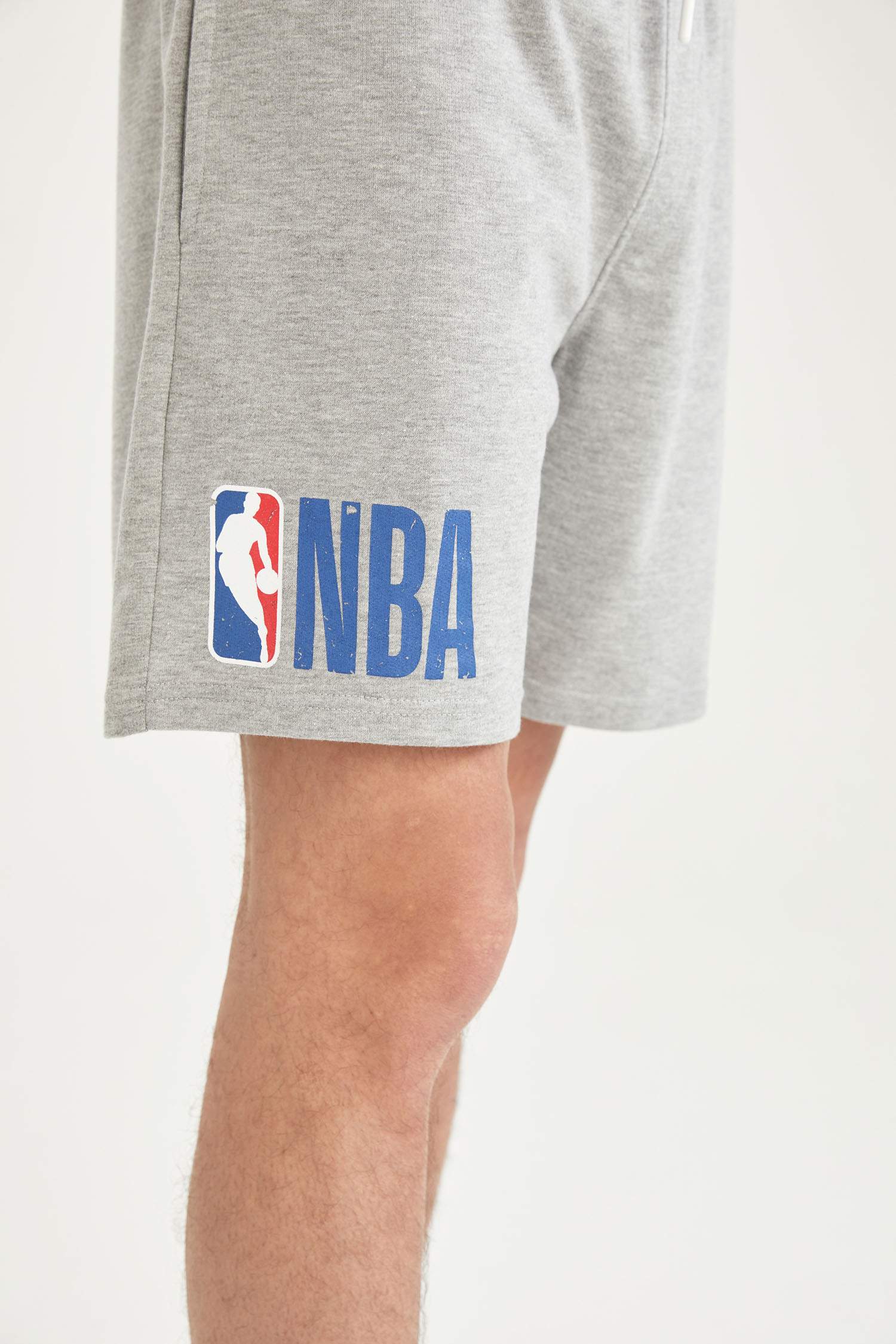 NBA Lisanslı Baskılı Regular Fit Bağcıklı Şort