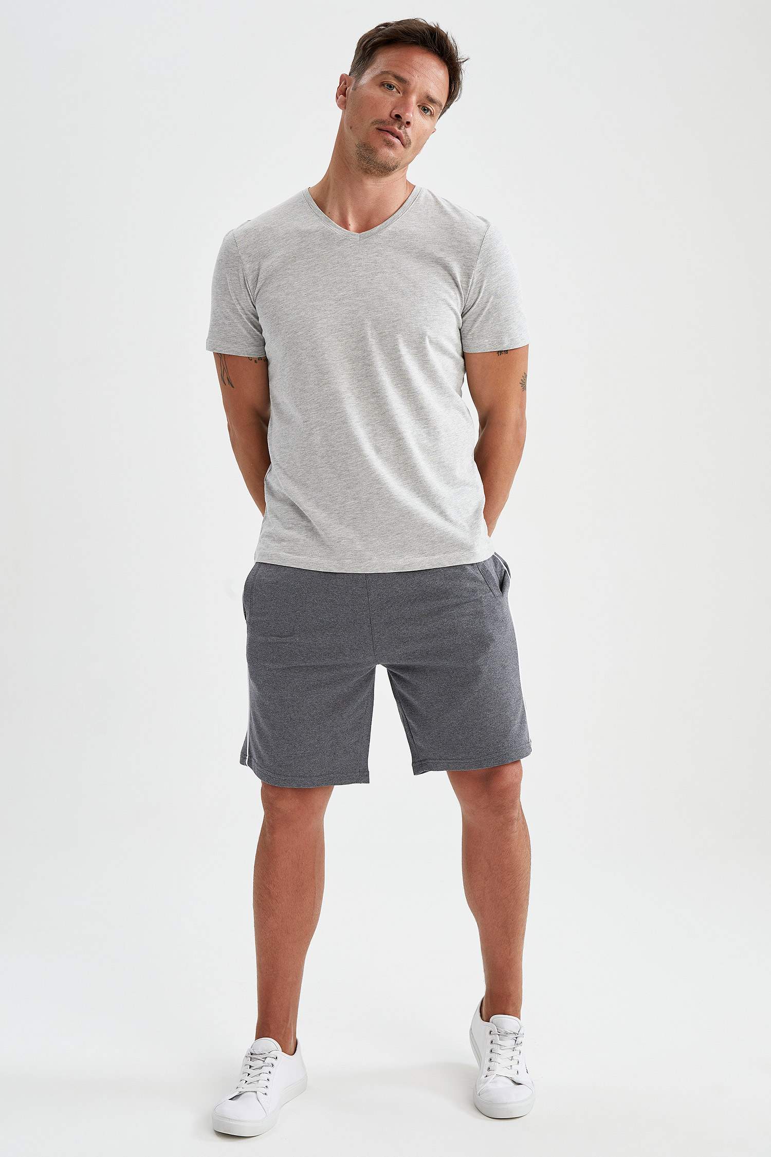 Slim Fit Şerit Detaylı Şort