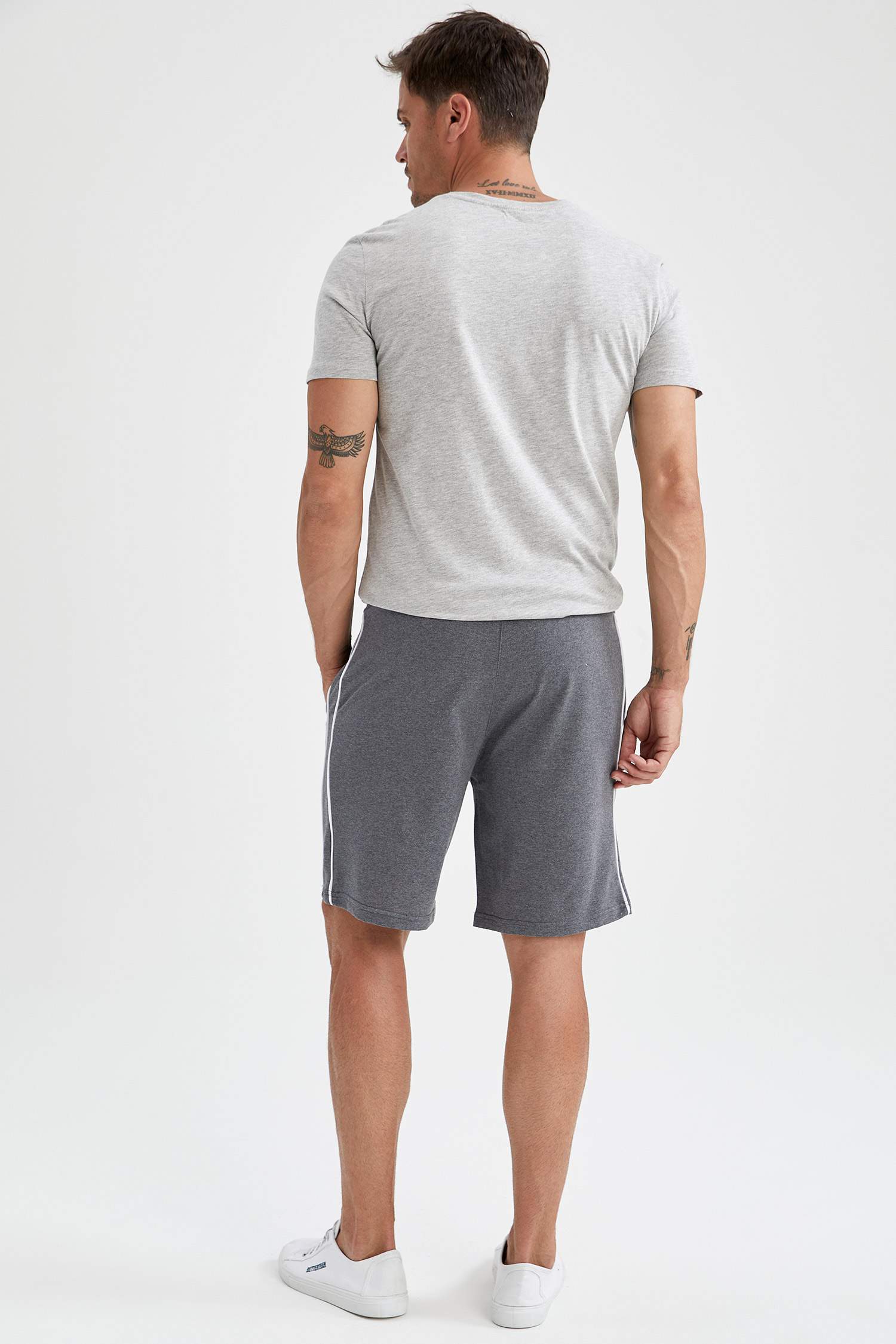 Slim Fit Şerit Detaylı Şort