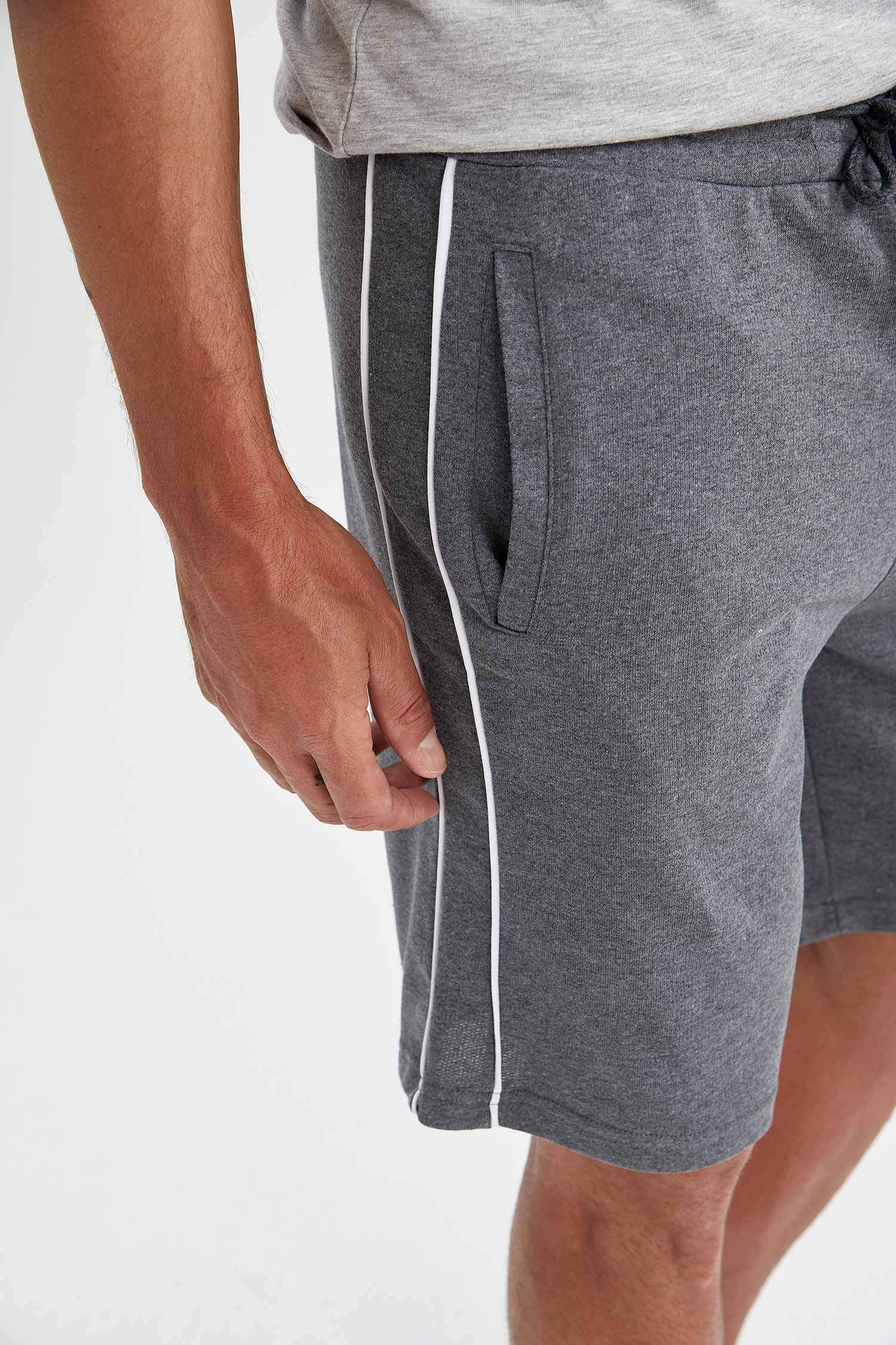 Slim Fit Şerit Detaylı Şort