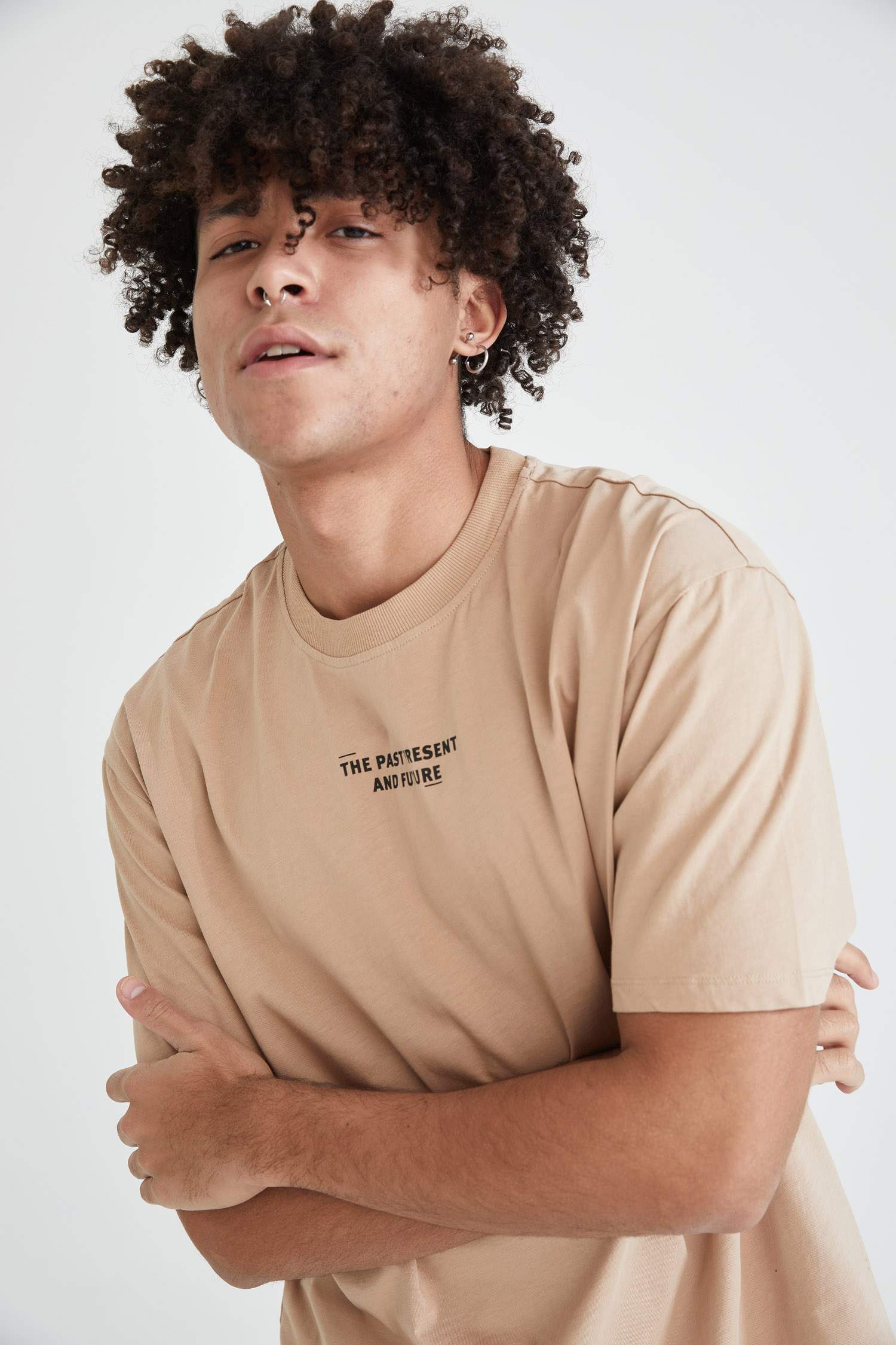 Oversize Fit Bisiklet Yaka Sırtı Yazı Baskılı Kısa Kollu Tişört