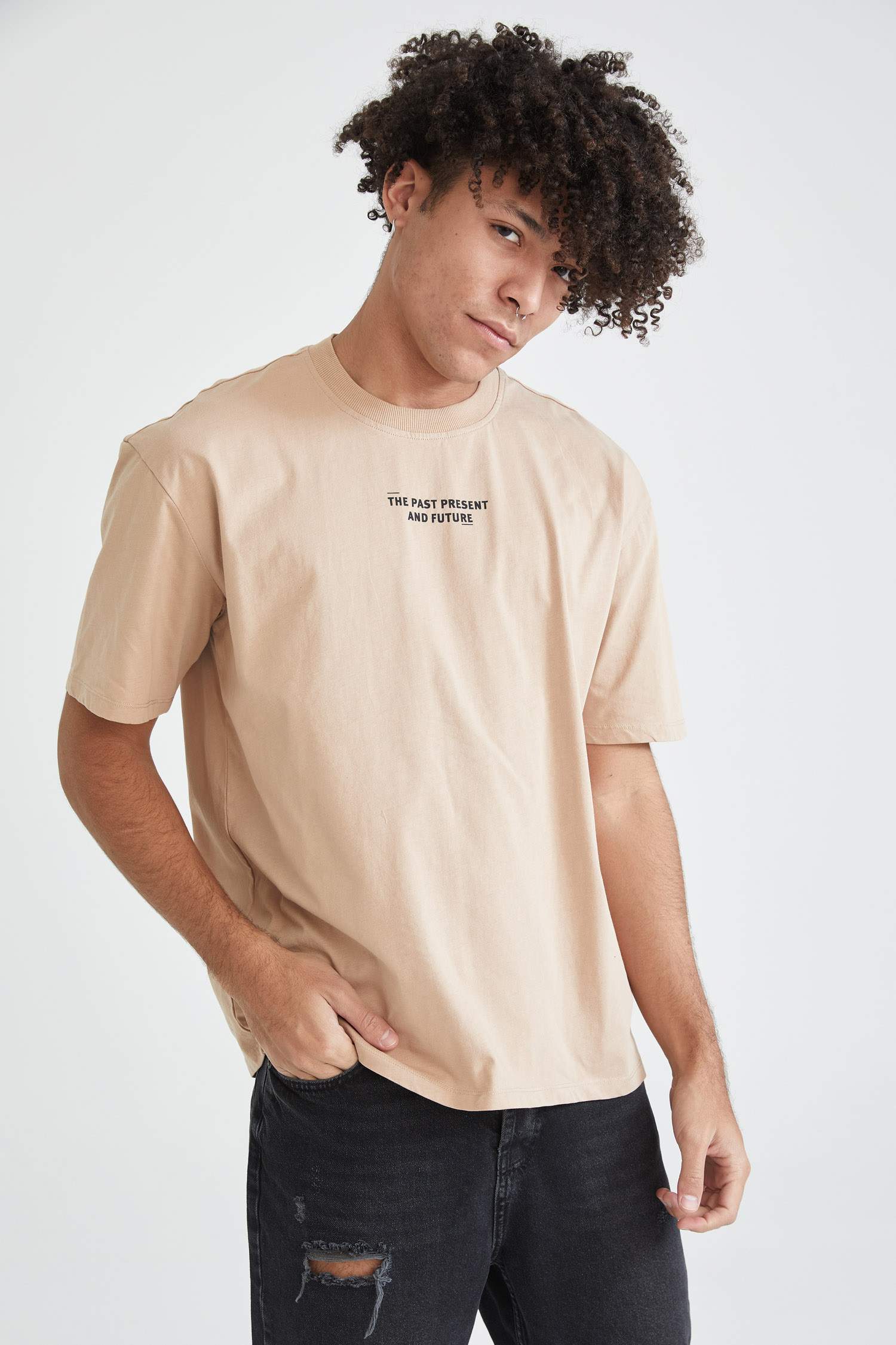 Oversize Fit Bisiklet Yaka Sırtı Yazı Baskılı Kısa Kollu Tişört