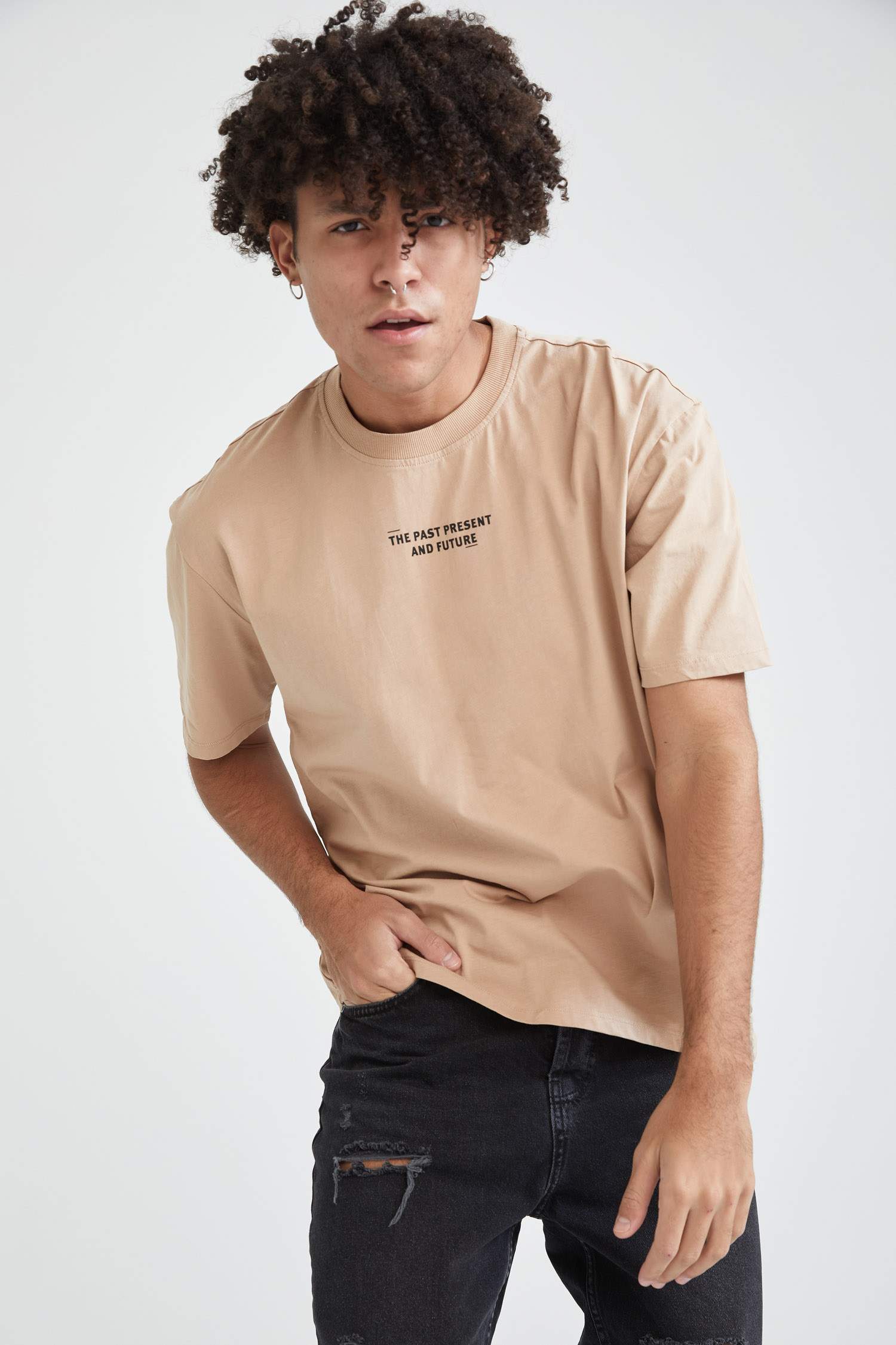 Oversize Fit Bisiklet Yaka Sırtı Yazı Baskılı Kısa Kollu Tişört
