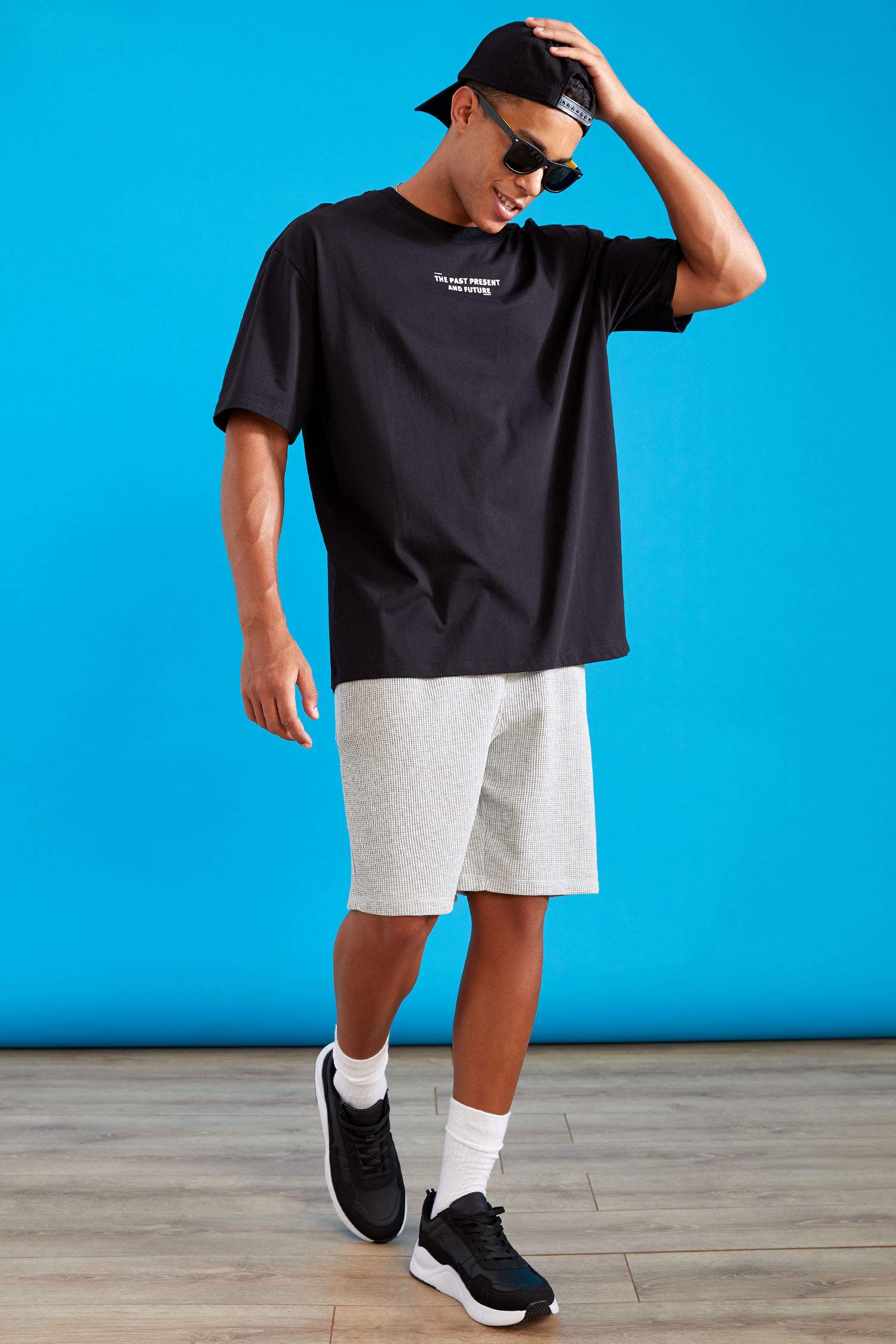 Oversize Fit Bisiklet Yaka Sırtı Yazı Baskılı Kısa Kollu Tişört
