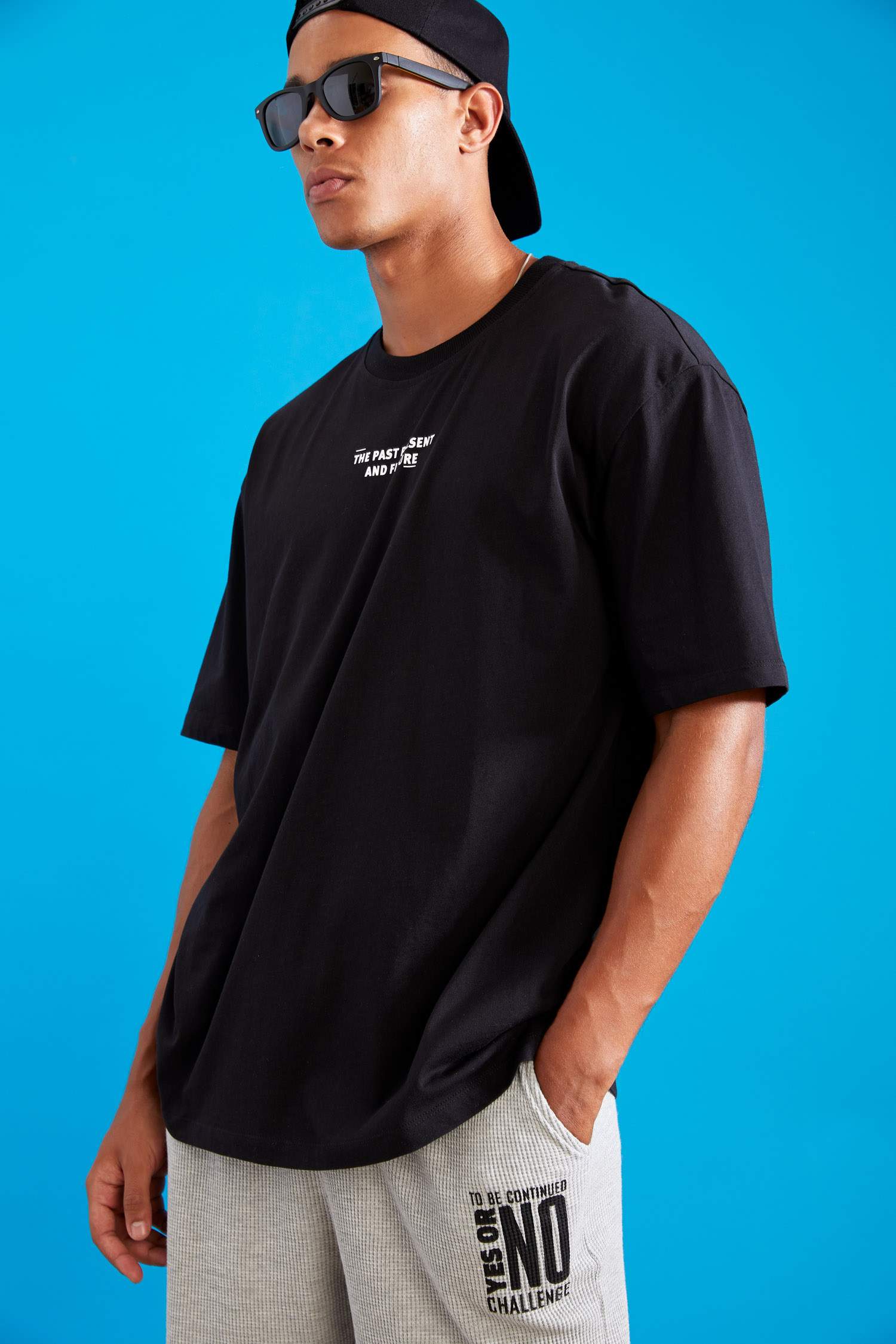 Oversize Fit Bisiklet Yaka Sırtı Yazı Baskılı Kısa Kollu Tişört