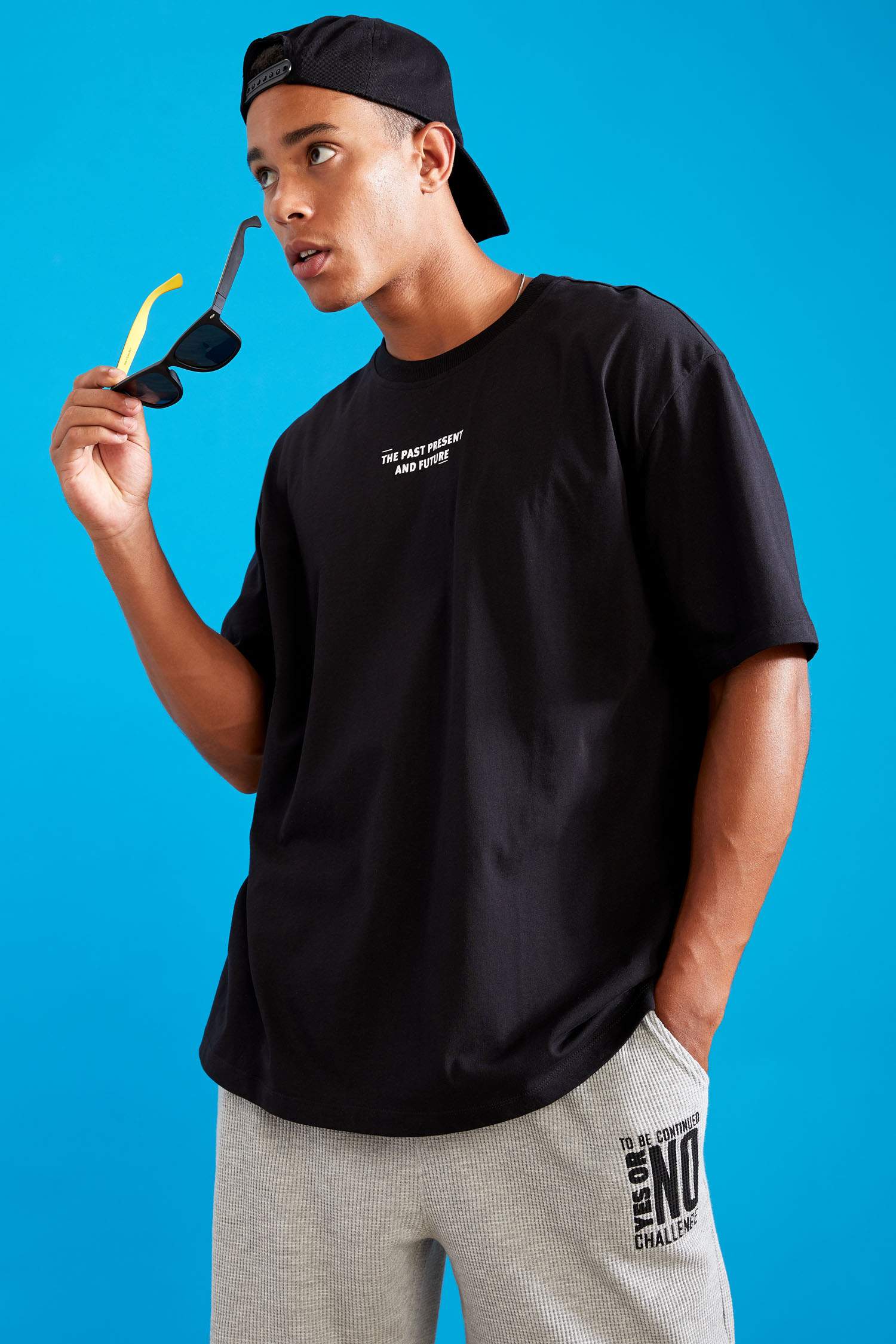 Oversize Fit Bisiklet Yaka Sırtı Yazı Baskılı Kısa Kollu Tişört