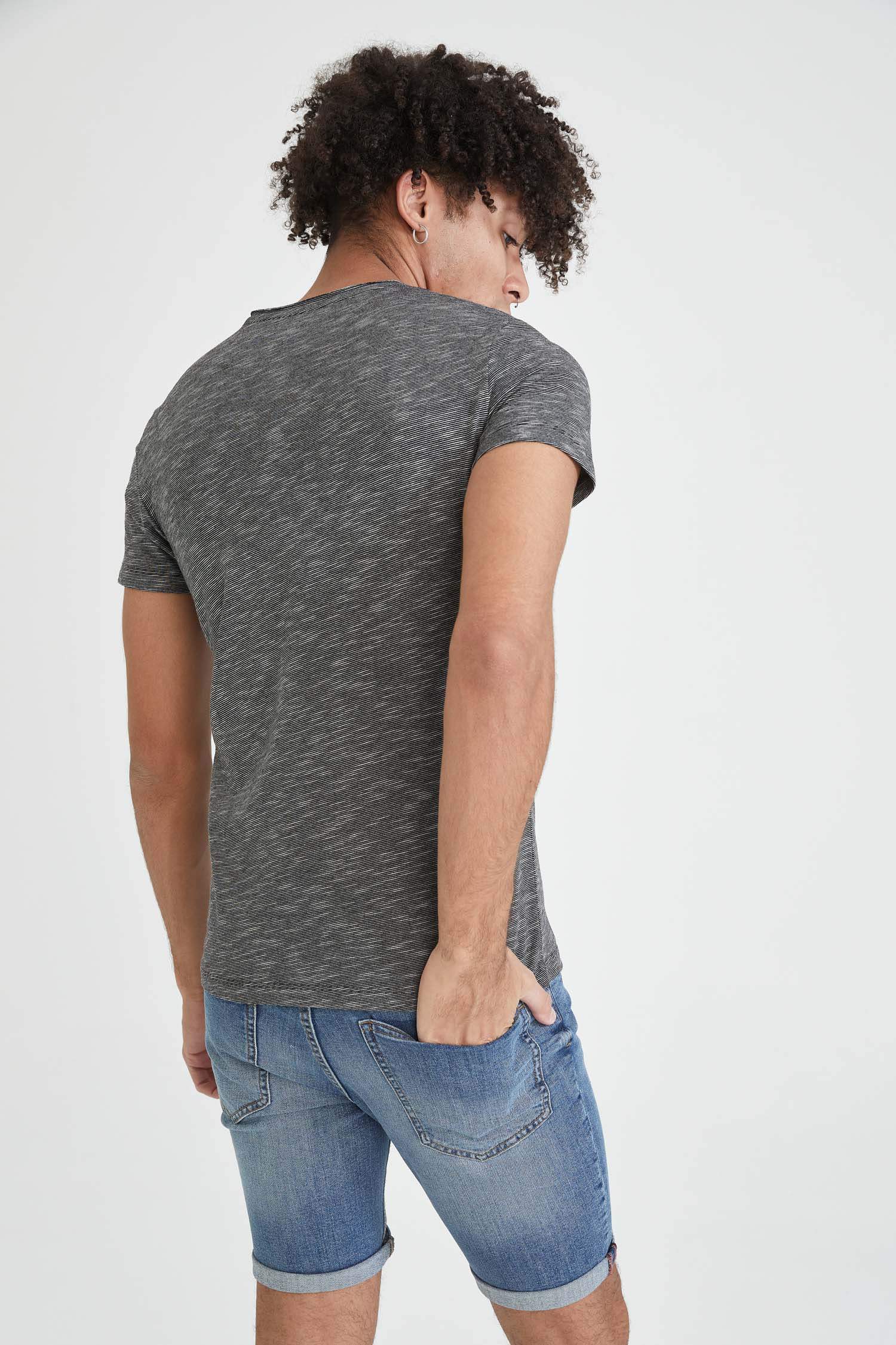 Slim Fit V Yaka Kısa Kollu 2'li Tişört