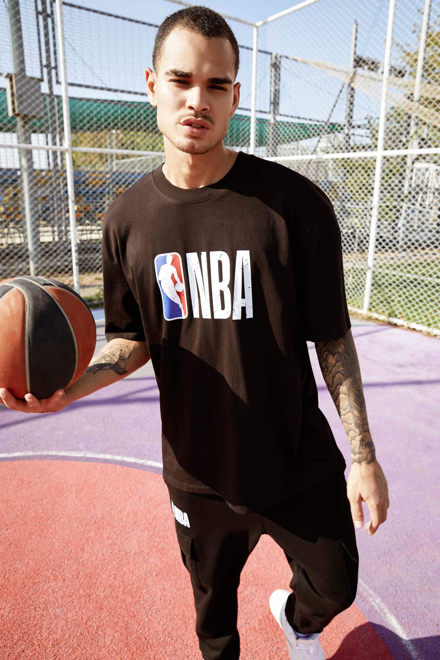 NBA Lisanslı Oversize Fit Bisiklet Yaka Kısa Kollu Tişört
