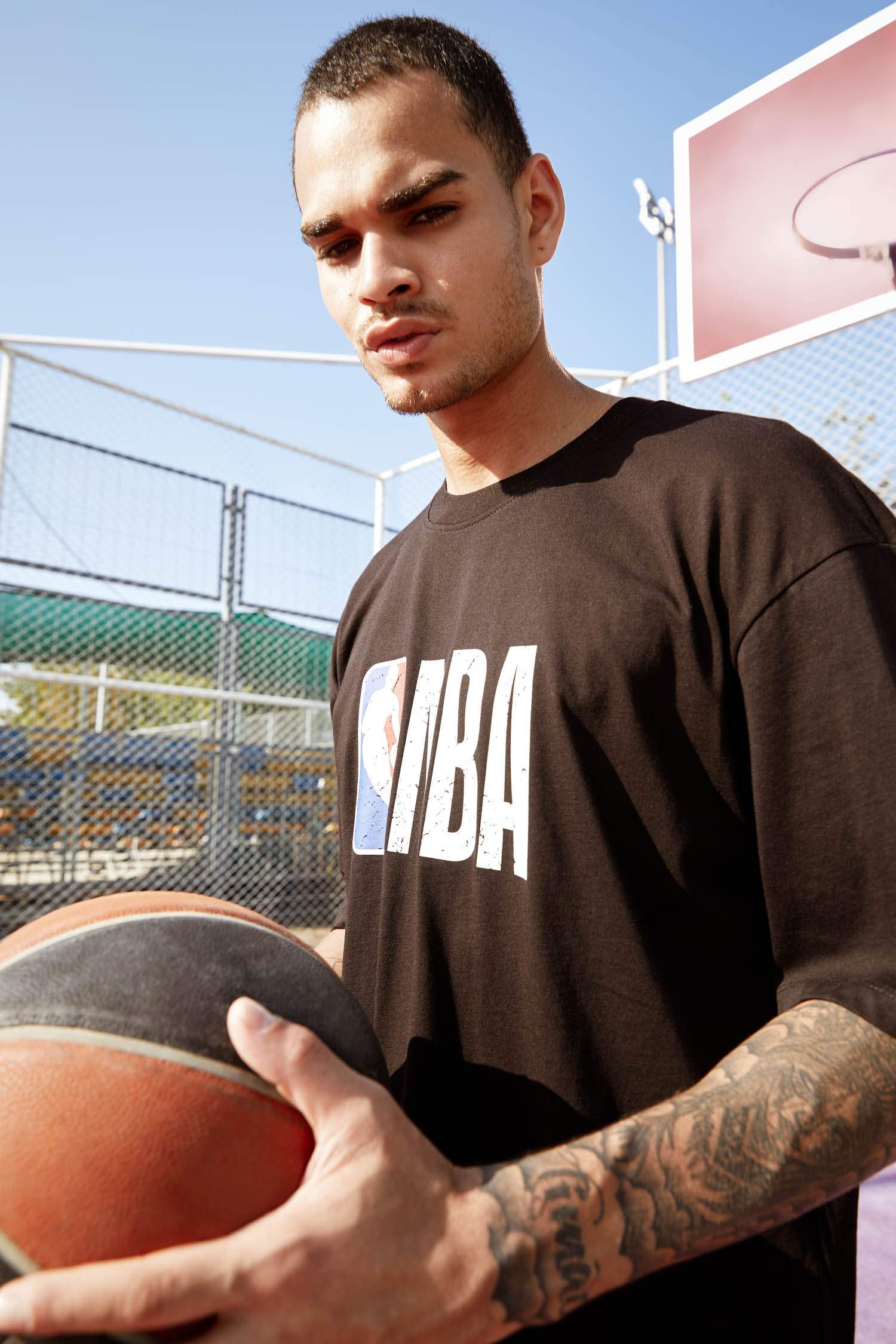 NBA Lisanslı Oversize Fit Bisiklet Yaka Kısa Kollu Tişört