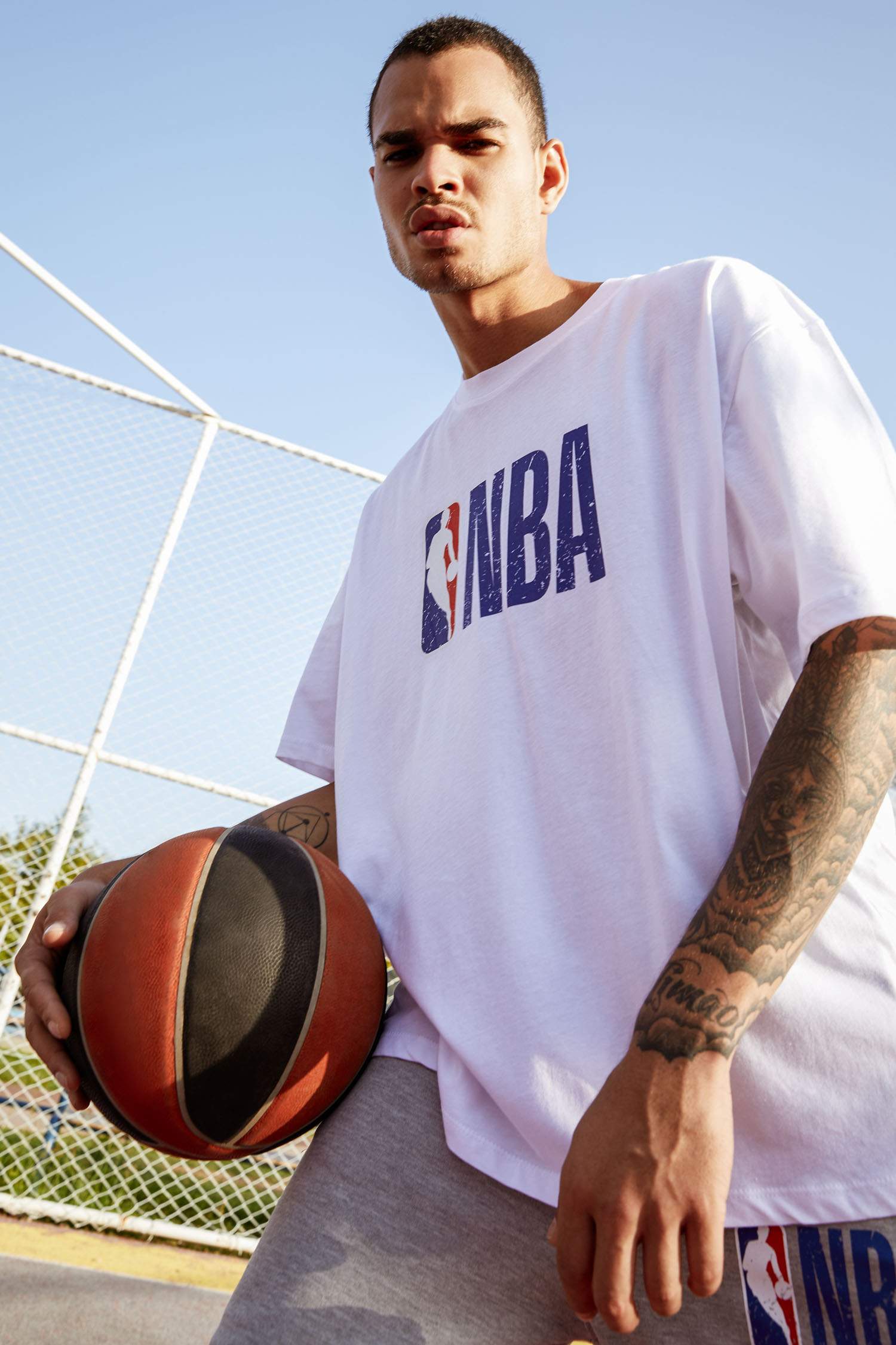Oversize Fit NBA Lisanslı Baskılı Bisiklet Yaka Kısa Kollu Tişört