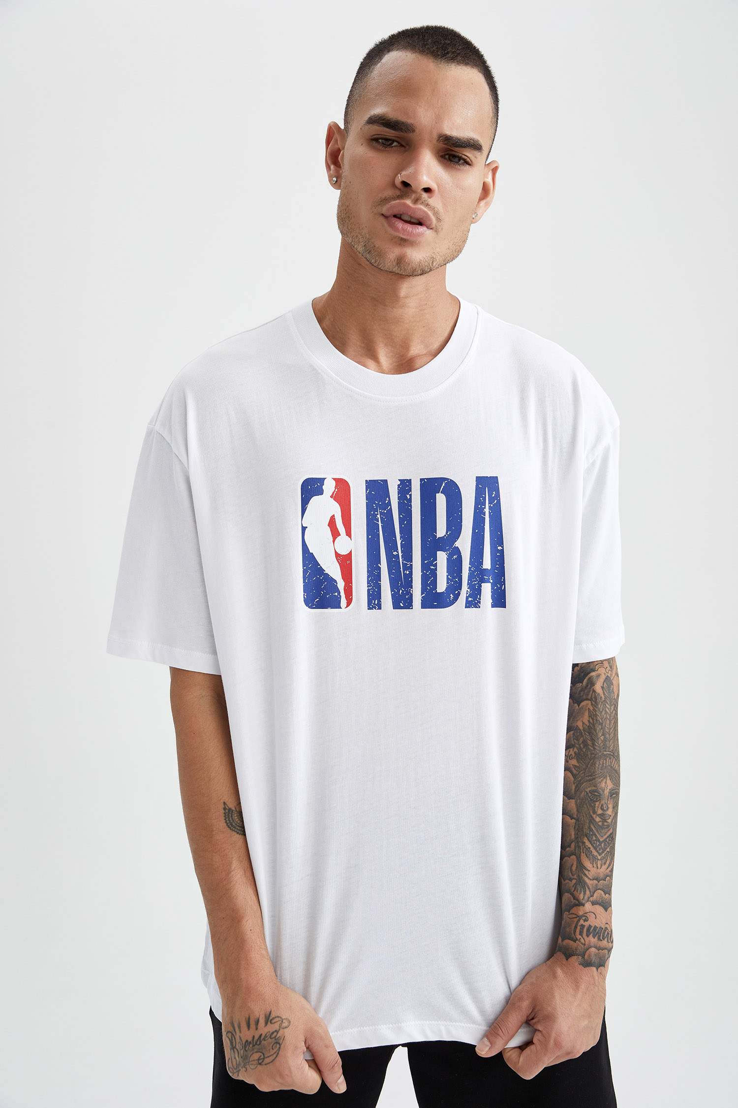 Oversize Fit NBA Lisanslı Baskılı Bisiklet Yaka Kısa Kollu Tişört