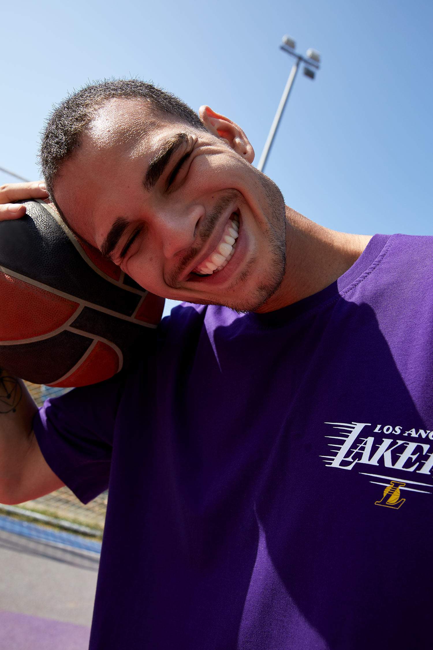 NBA Los Angeles Lakers Lisanslı Oversize Fit Sırt Baskılı Kısa Kollu Tişört