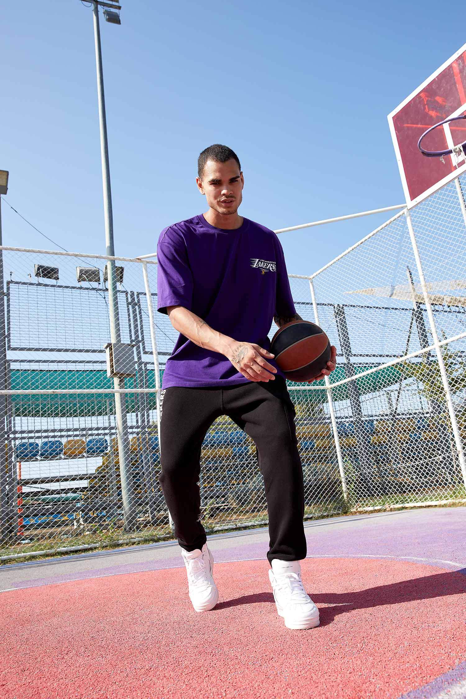 NBA Los Angeles Lakers Lisanslı Oversize Fit Sırt Baskılı Kısa Kollu Tişört