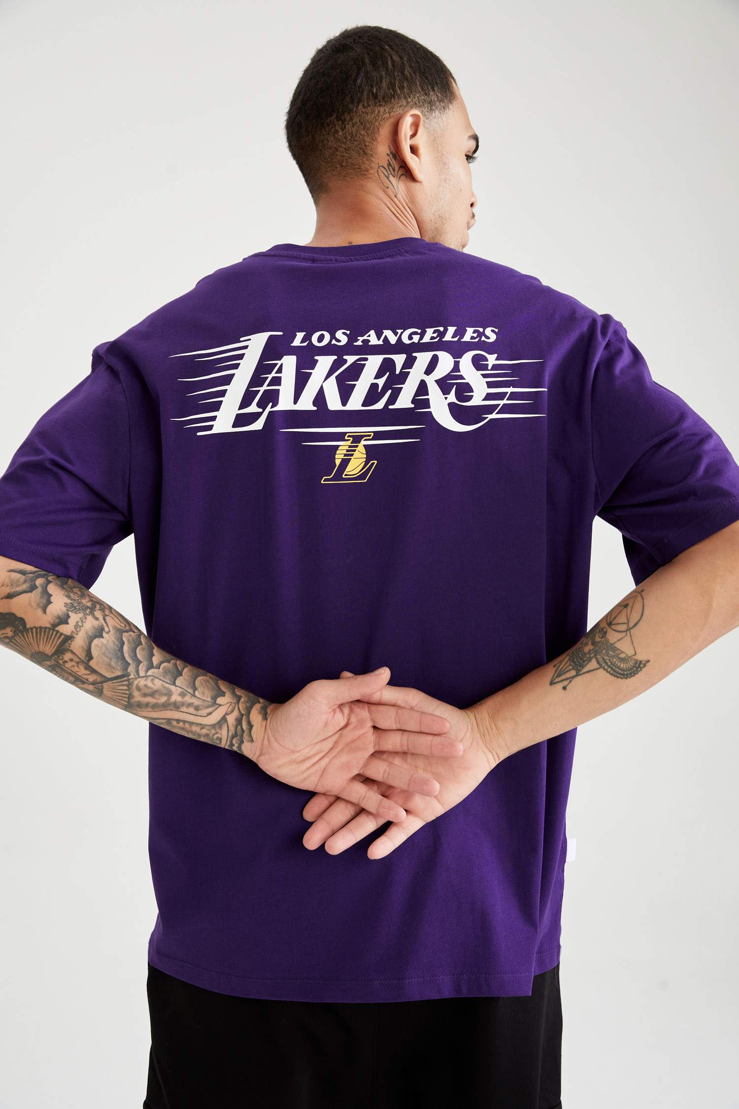 NBA Los Angeles Lakers Lisanslı Oversize Fit Sırt Baskılı Kısa Kollu Tişört