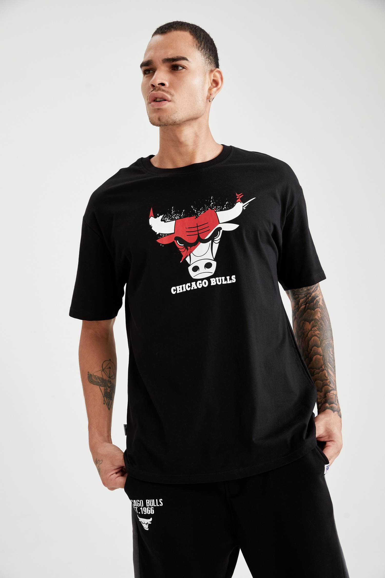 NBA Chicago Bulls Lisanslı Oversize Fit Bisiklet Yaka Kısa Kollu Tişört