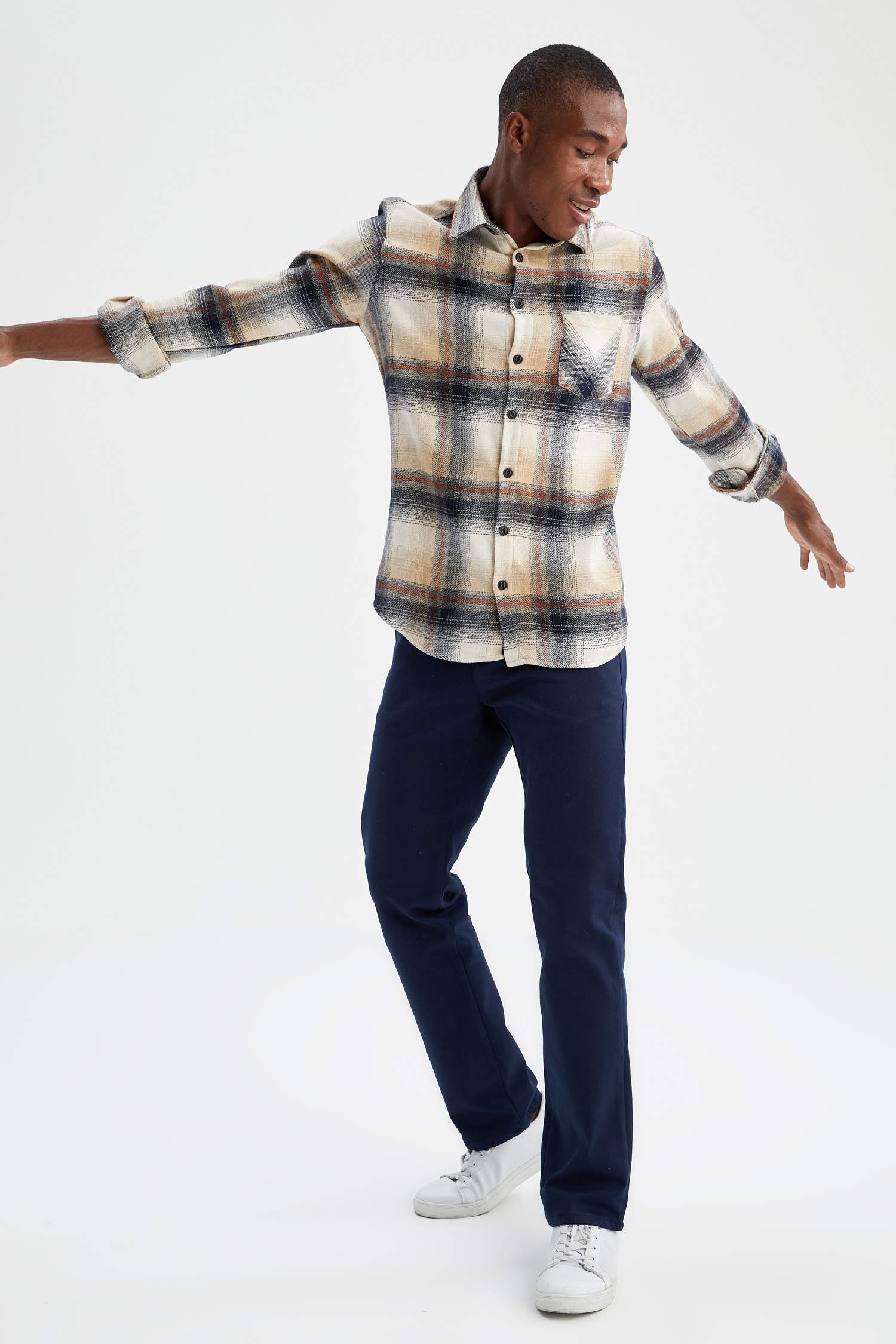 Regular Fit Basic Chino Pantolon.