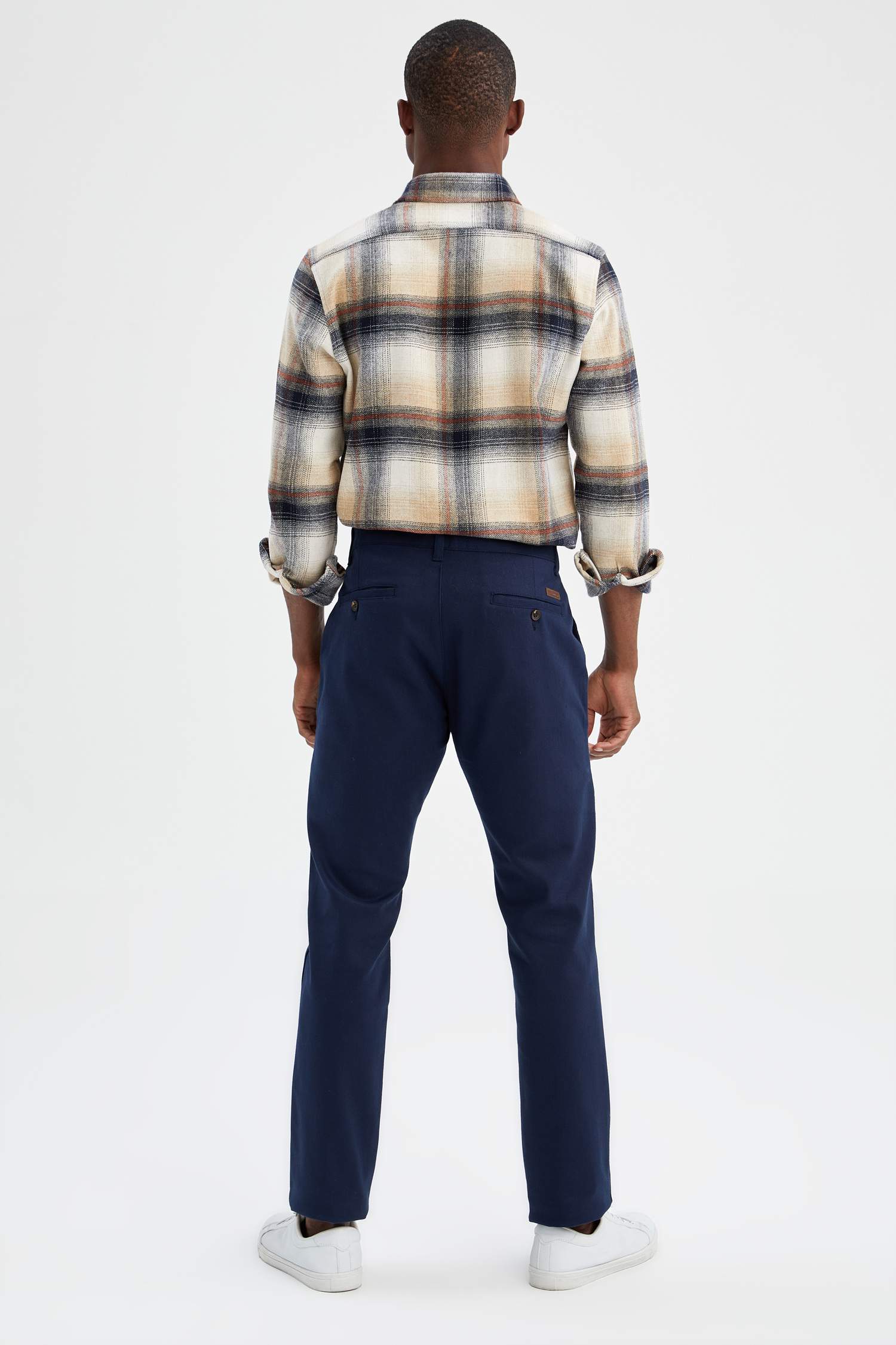 Regular Fit Basic Chino Pantolon.