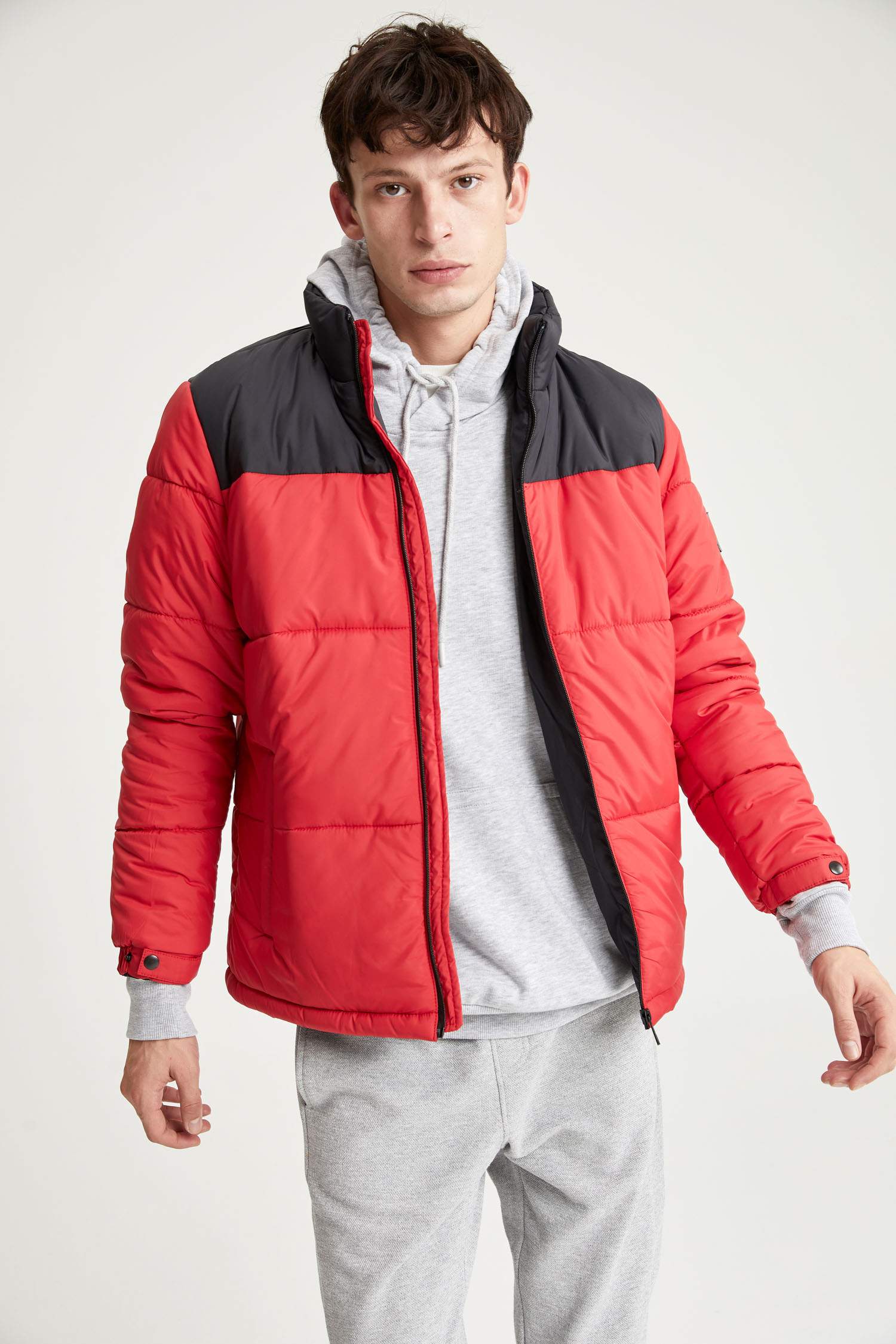 Regular Fit Dik Yaka Renk Bloklu Şişme Mont