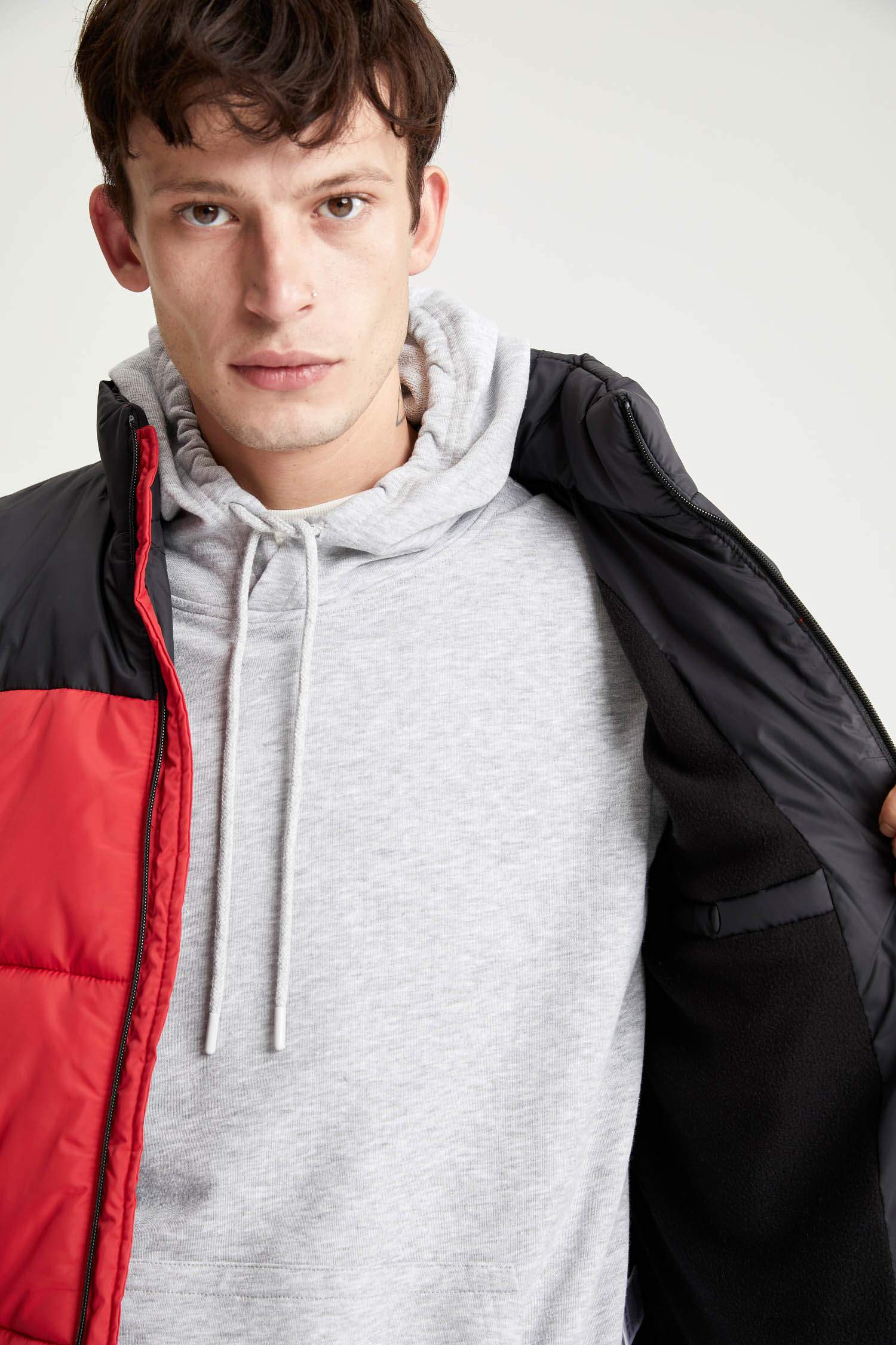 Regular Fit Dik Yaka Renk Bloklu Şişme Mont