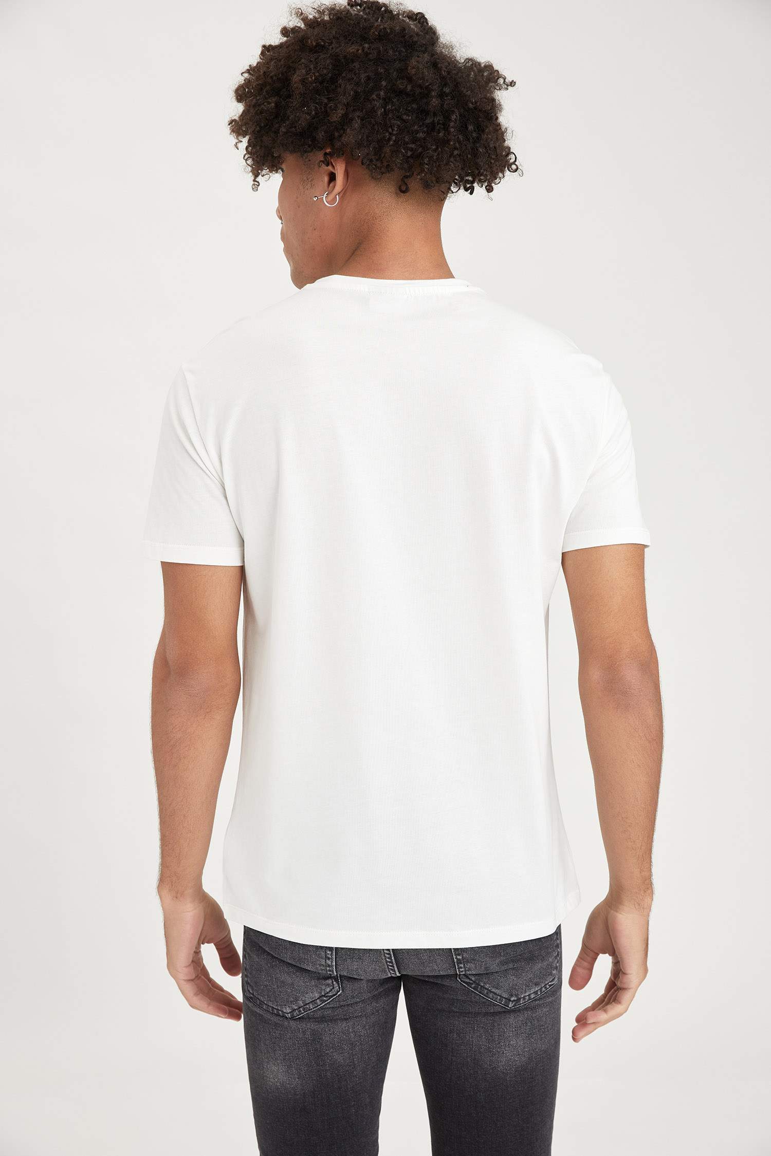 Regular Fit Bisiklet Yaka Different Baskılı Kısa Kollu Tişört
