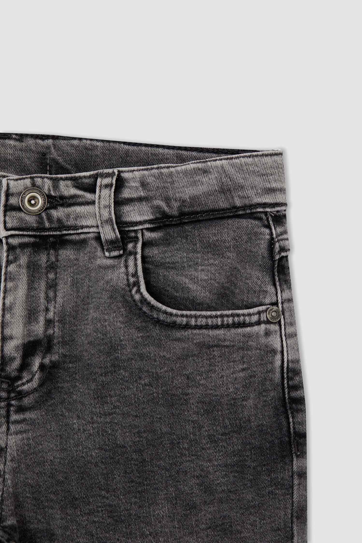 Erkek Çocuk Regular Fit Yıpratma Detaylı Jean Bermuda Şort